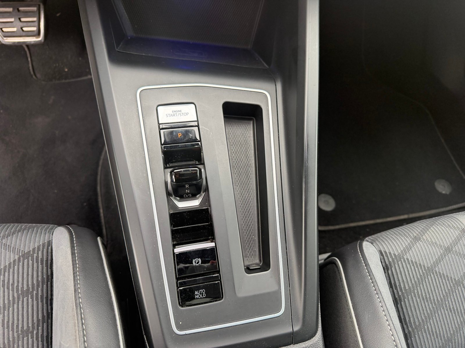 VOLKSWAGEN Golf VIII R Line 2.0 TDi 150ch DSG7