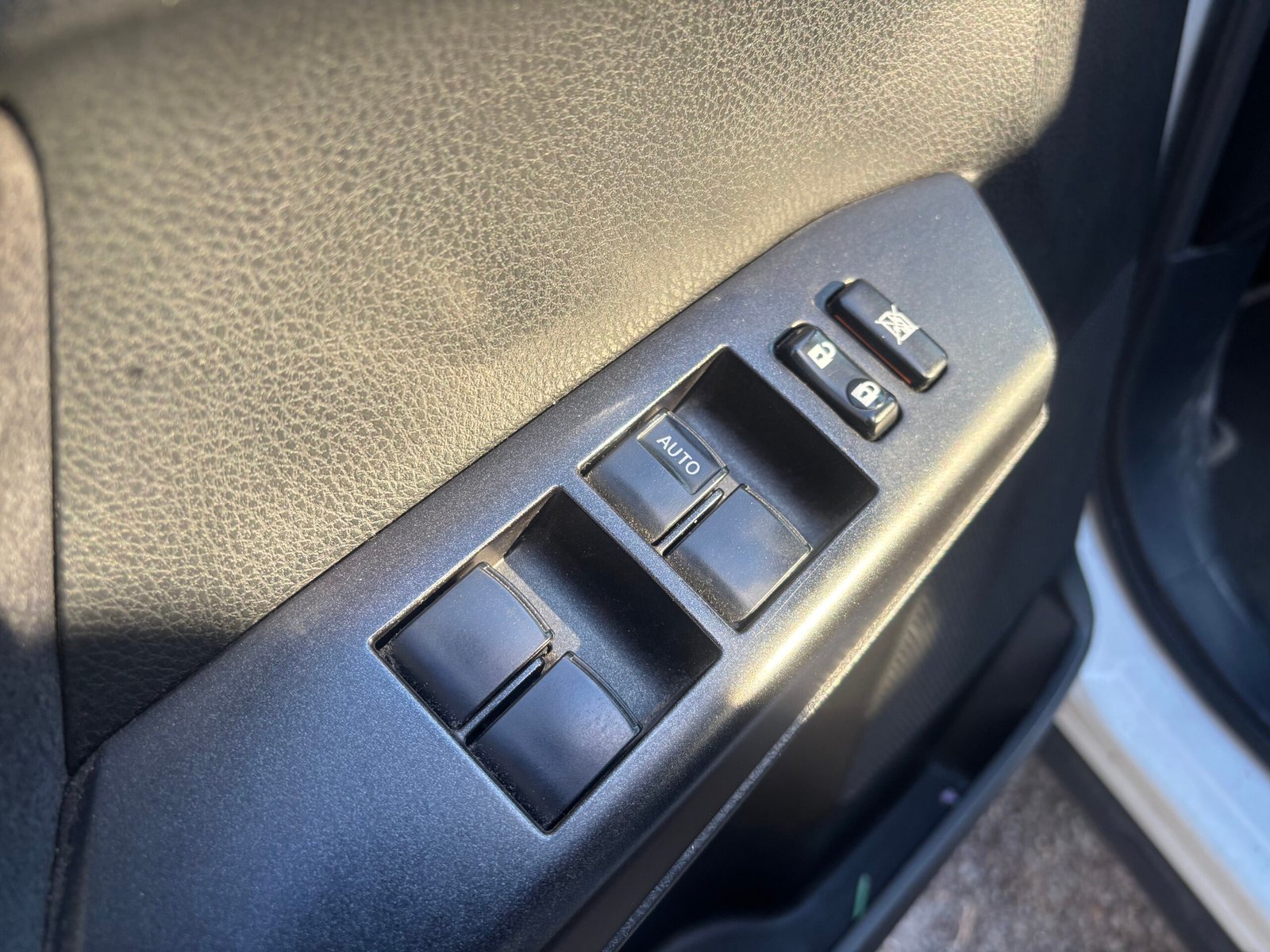 TOYOTA RAV4 IV Phase 2 2.5 VVTi 197 Hybrid 2WD E-CVT LOUNGE