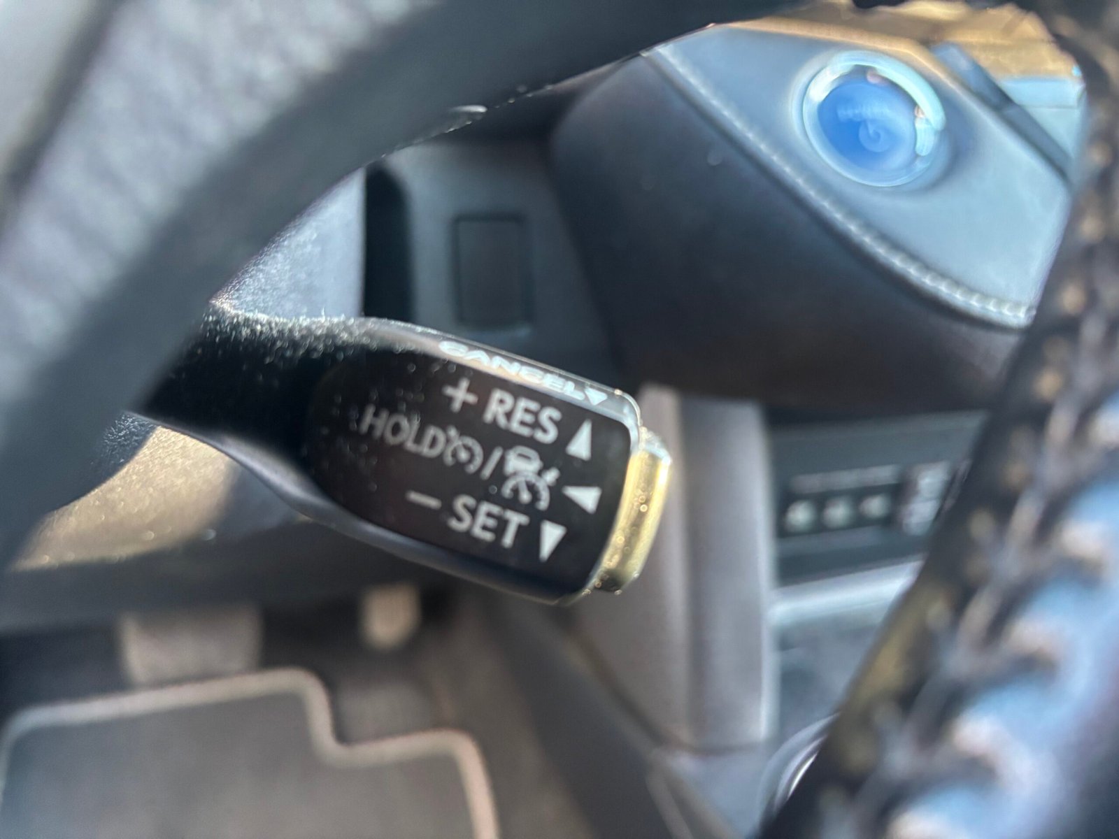 TOYOTA RAV4 IV Phase 2 2.5 VVTi 197 Hybrid 2WD E-CVT LOUNGE