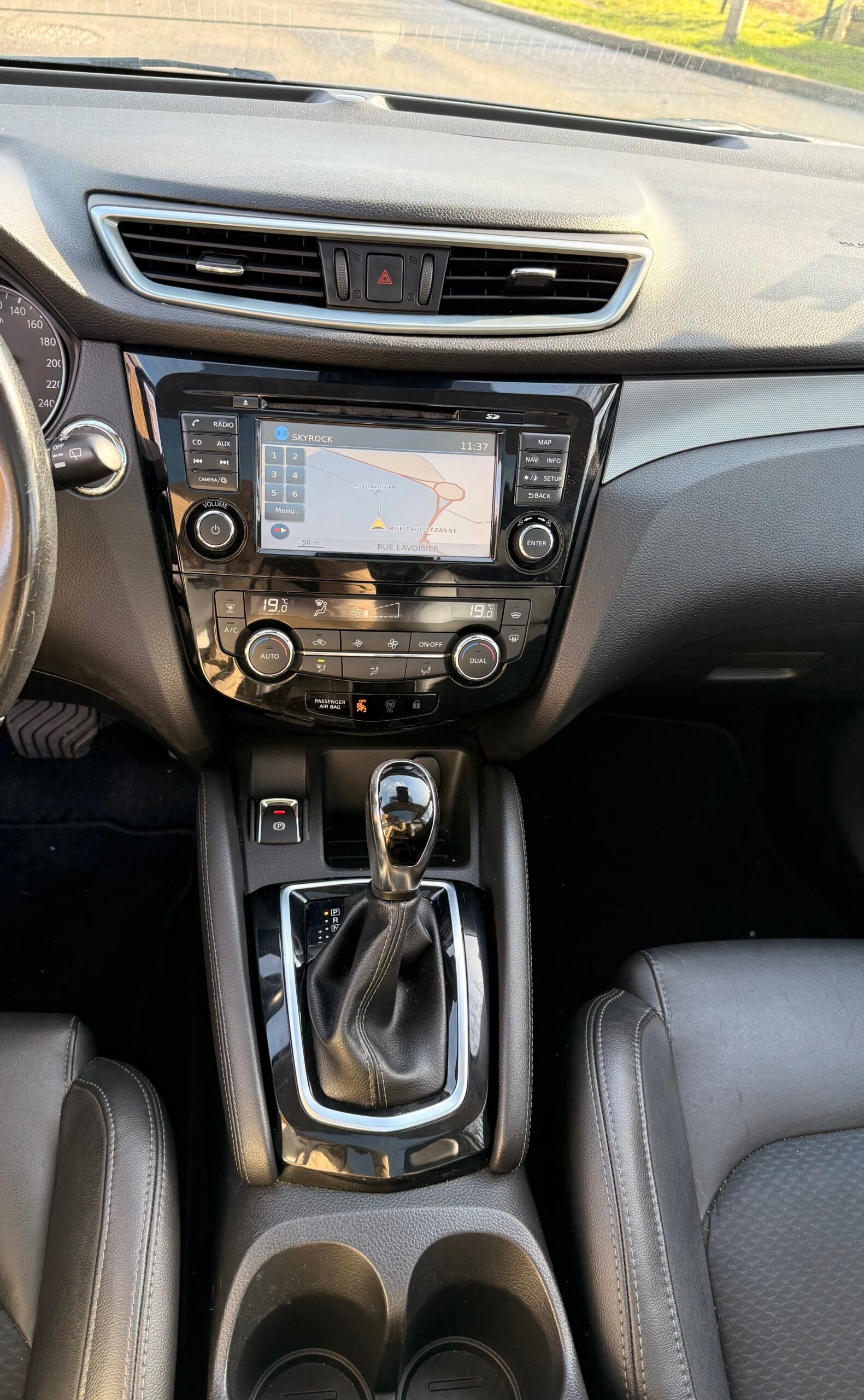 NISSAN Qashqai II 1.6 dCi 16V Xtronic 130 cv Boîte auto en finition « techna + »