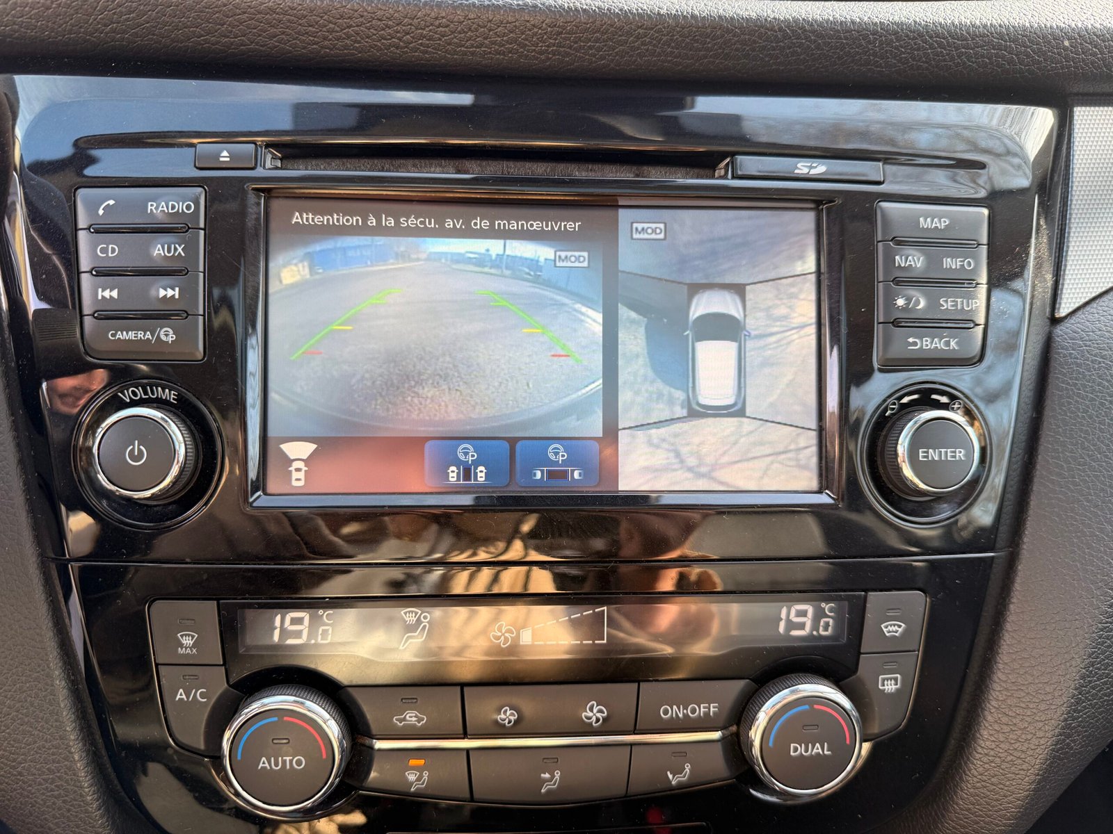 NISSAN Qashqai II 1.6 dCi 16V Xtronic 130 cv Boîte auto en finition « techna + »