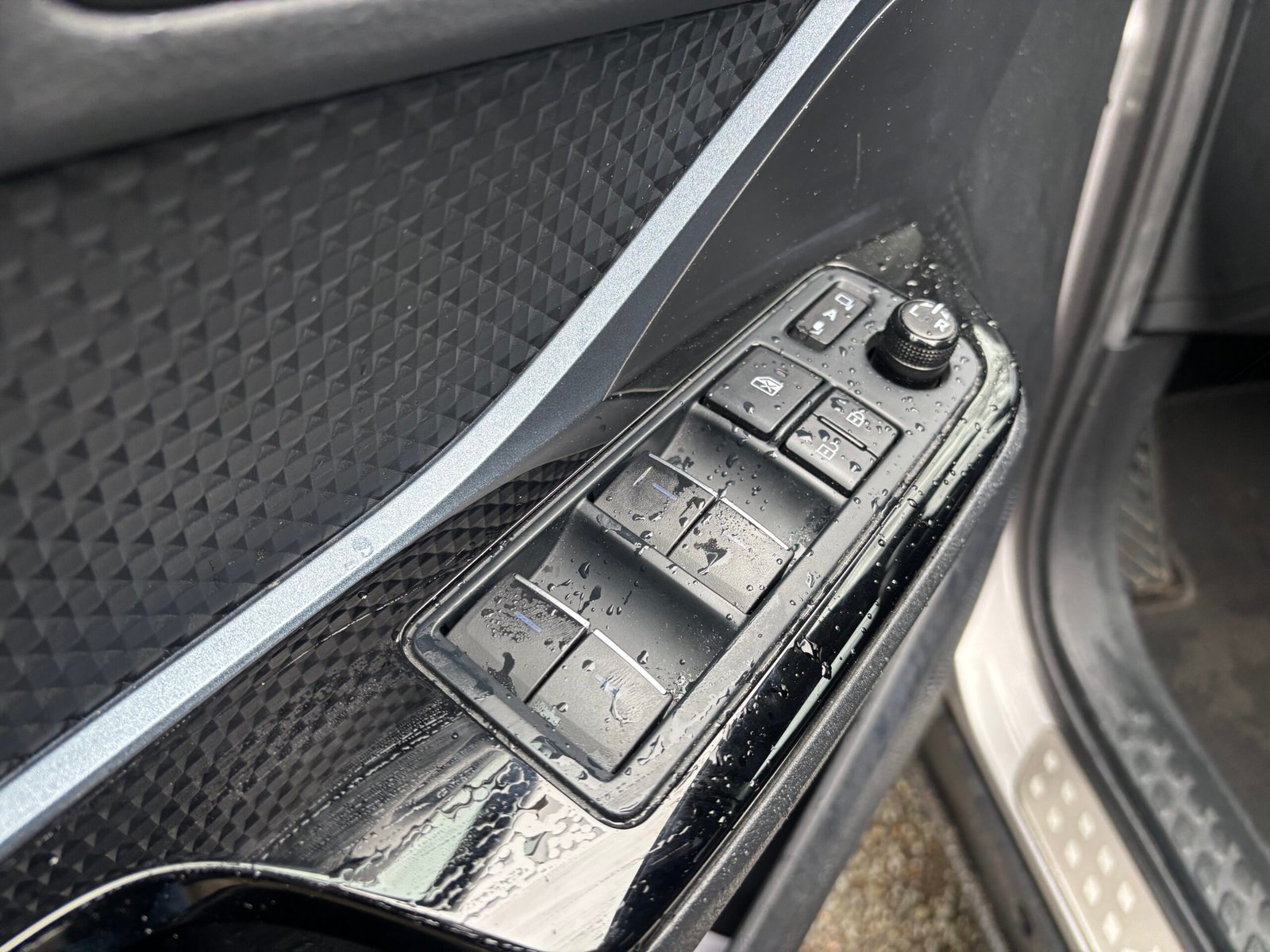 TOYOTA C-HR I Phase 2 1.8 VVT-i 122 Hybrid CVT EDITION