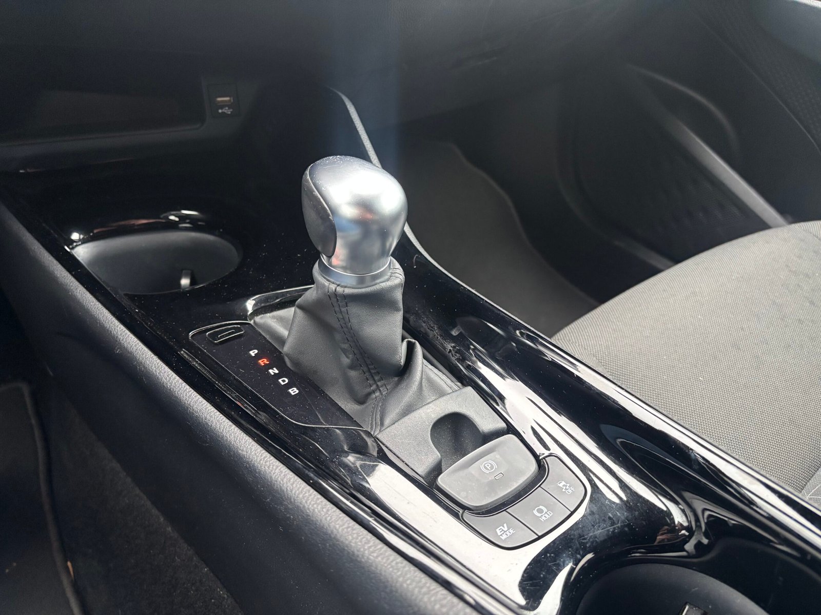 TOYOTA C-HR I Phase 2 1.8 VVT-i 122 Hybrid CVT EDITION