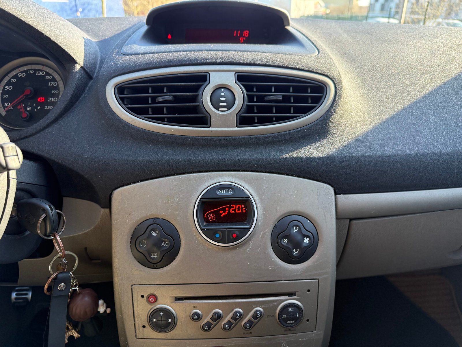 RENAULT Clio III 1.4 i 98cv finition « Privilège »