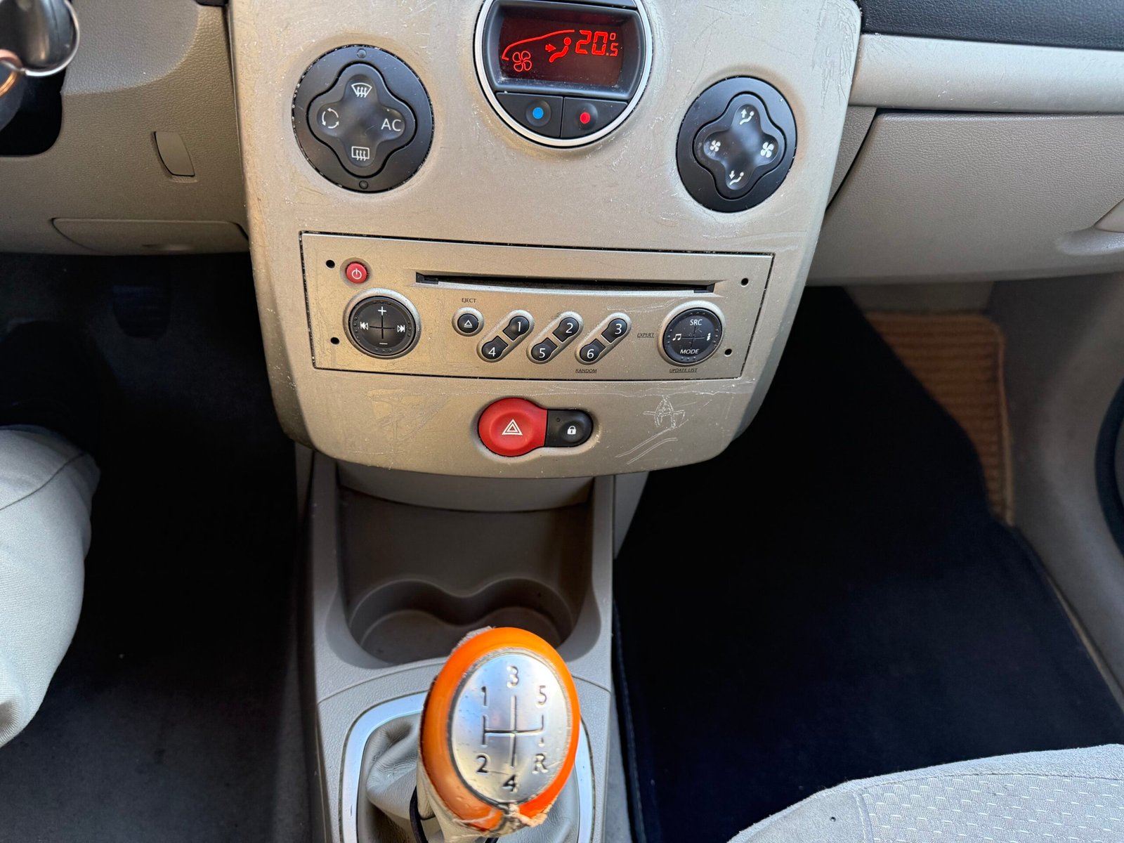 RENAULT Clio III 1.4 i 98cv finition « Privilège »