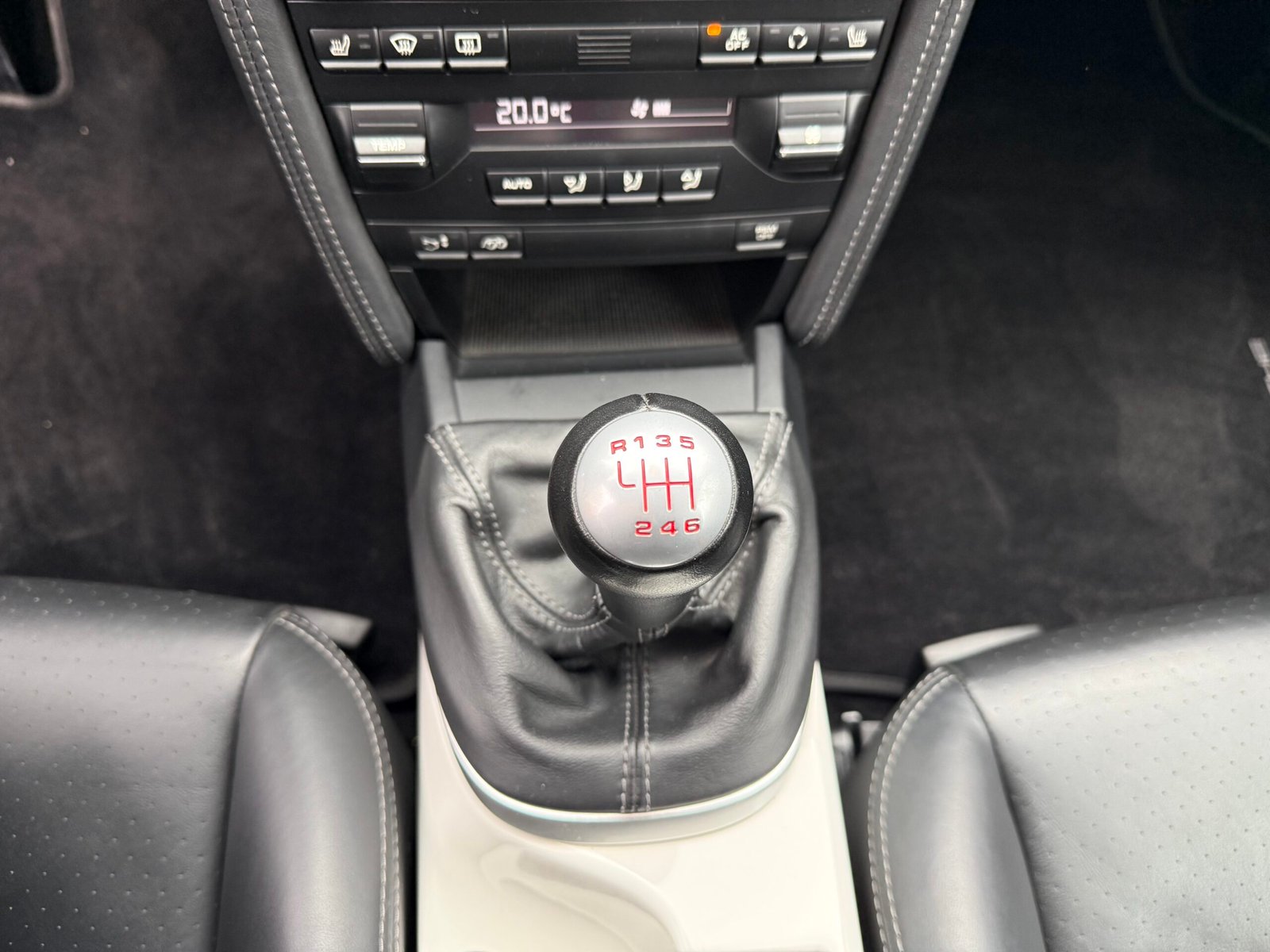 PORSCHE Boxster Type 987 II Spyder 3.4 i 320 Ch Cabriolet (boîte mécanique)