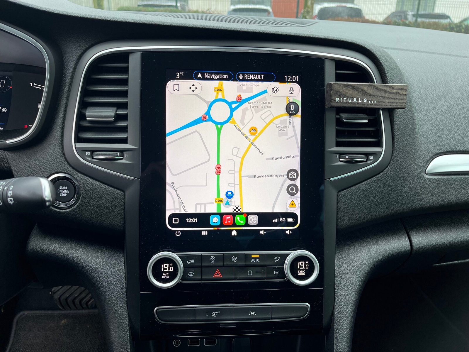 RENAULT Mégane IV Phase 2 Hatchback 1.5 Blue dCi EDC7 115 cv Boîte auto Techno