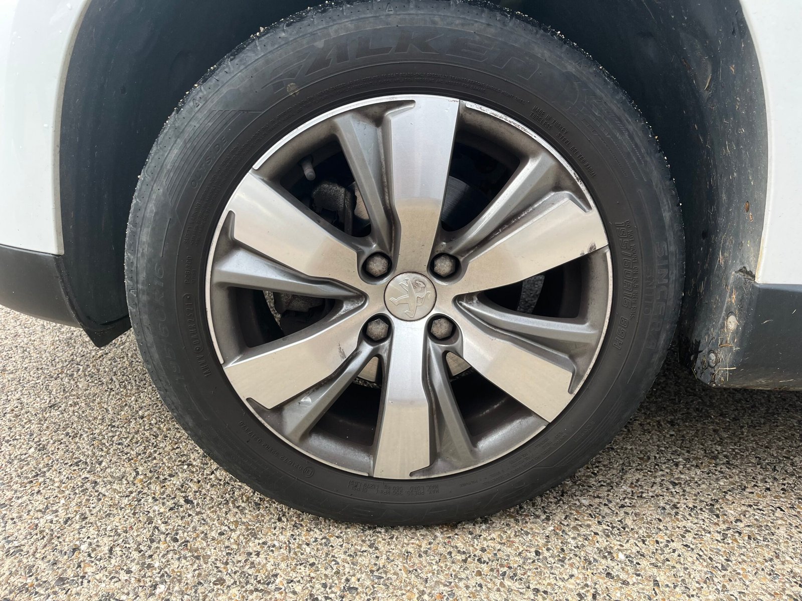 Peugeot 2008 1,6 Vti (chaîne de distribution) 120ch ALLURE