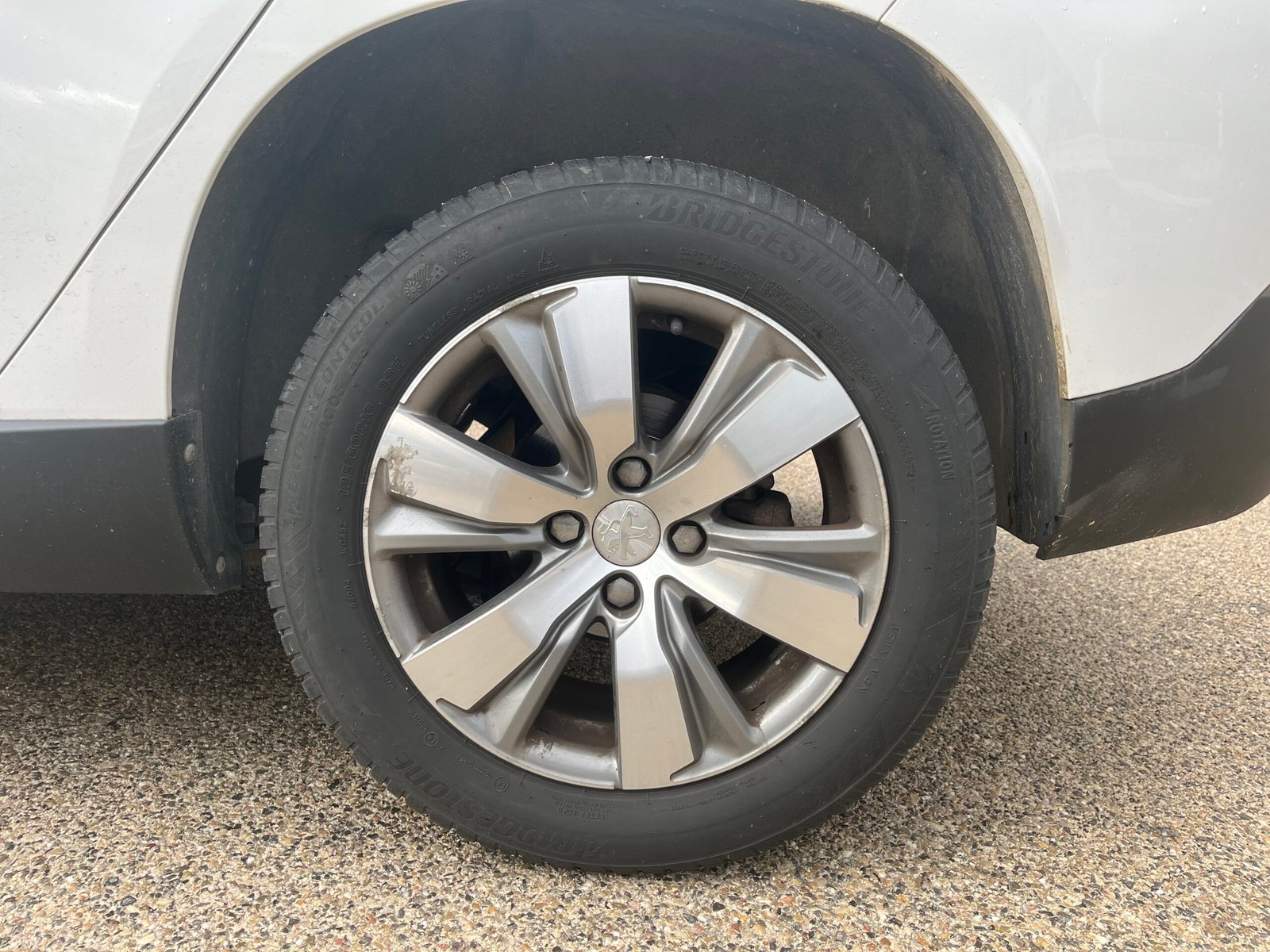 Peugeot 2008 1,6 Vti (chaîne de distribution) 120ch ALLURE