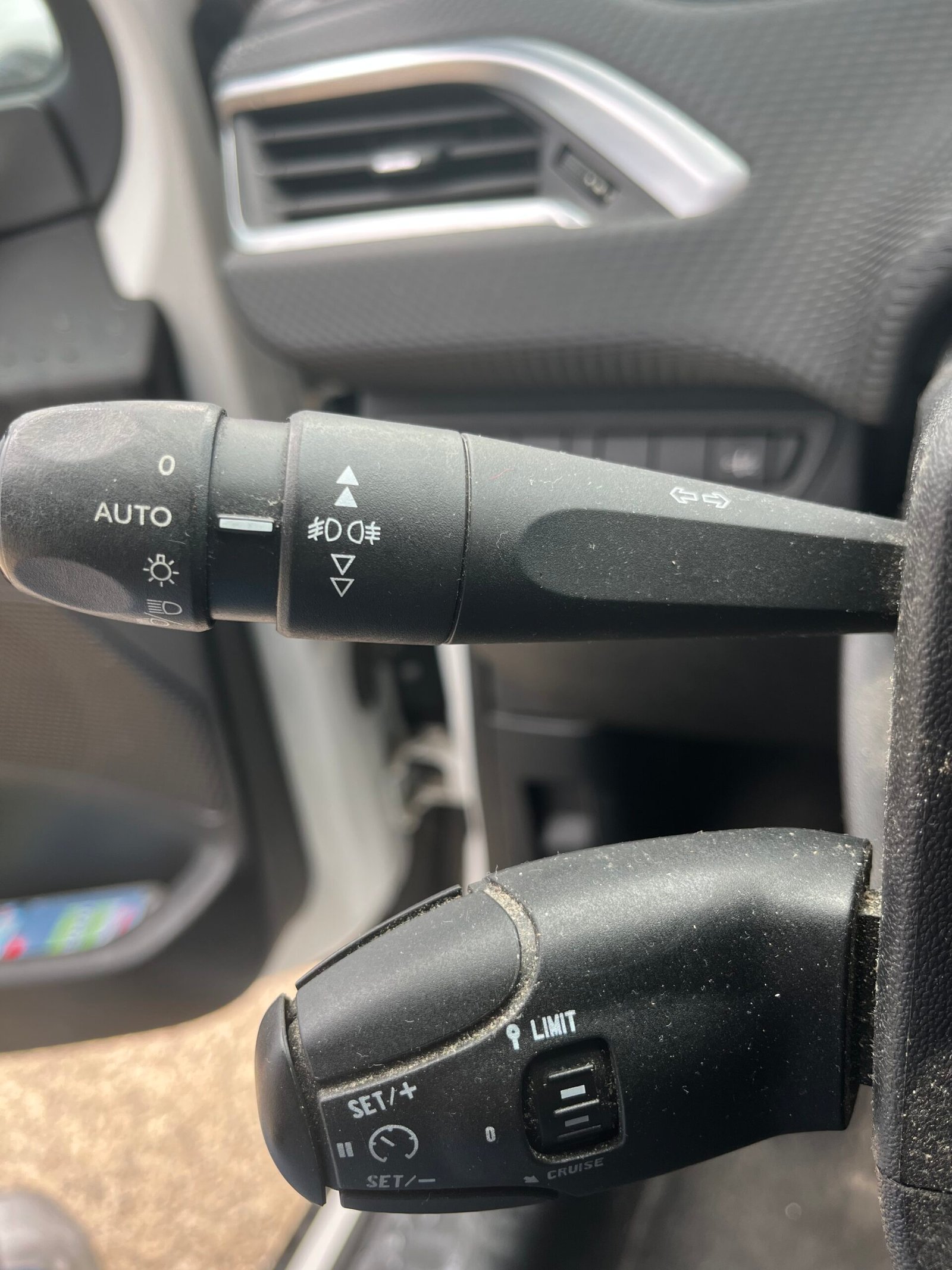 Peugeot 2008 1,6 Vti (chaîne de distribution) 120ch ALLURE