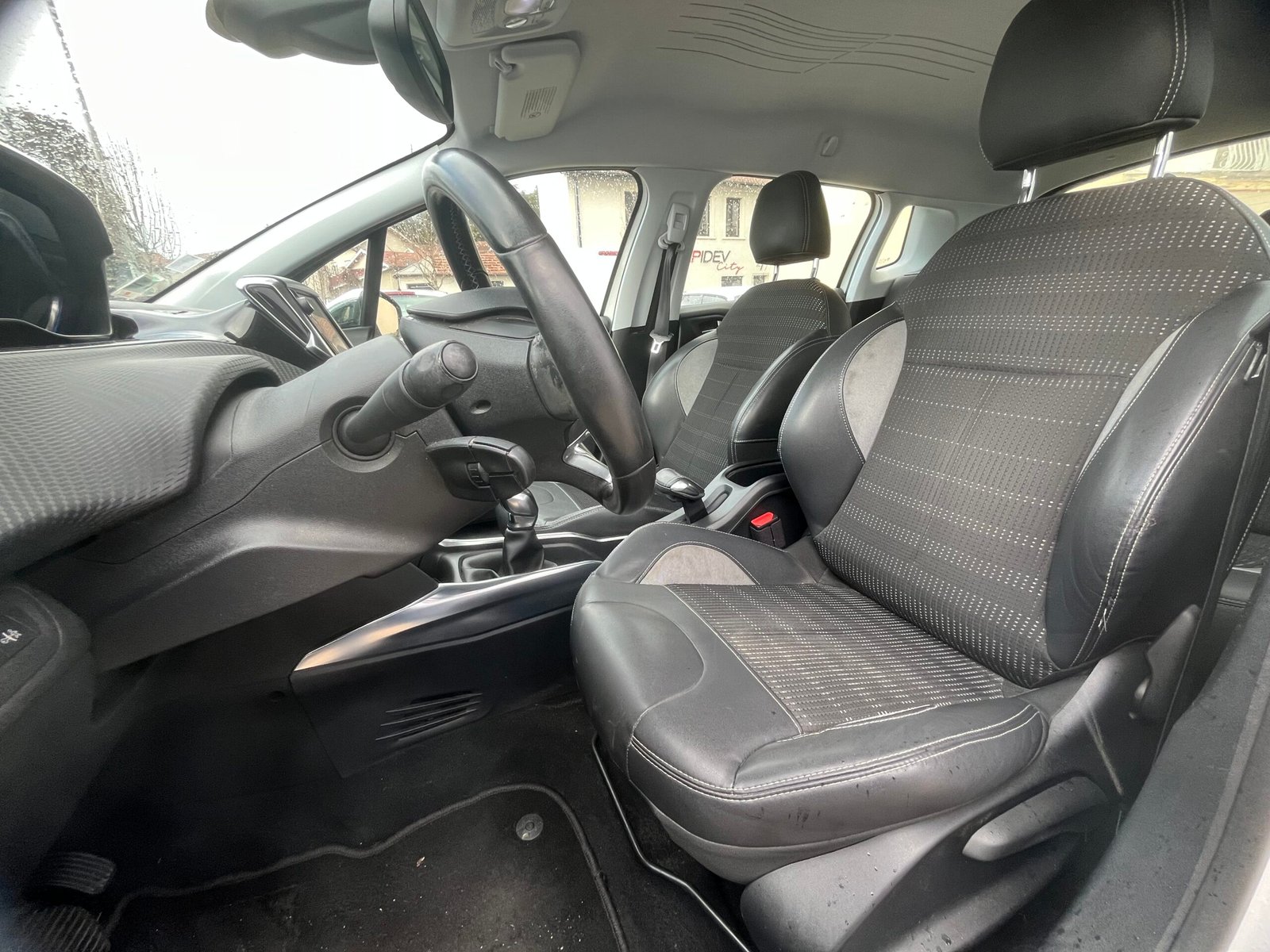 Peugeot 2008 1,6 Vti (chaîne de distribution) 120ch ALLURE