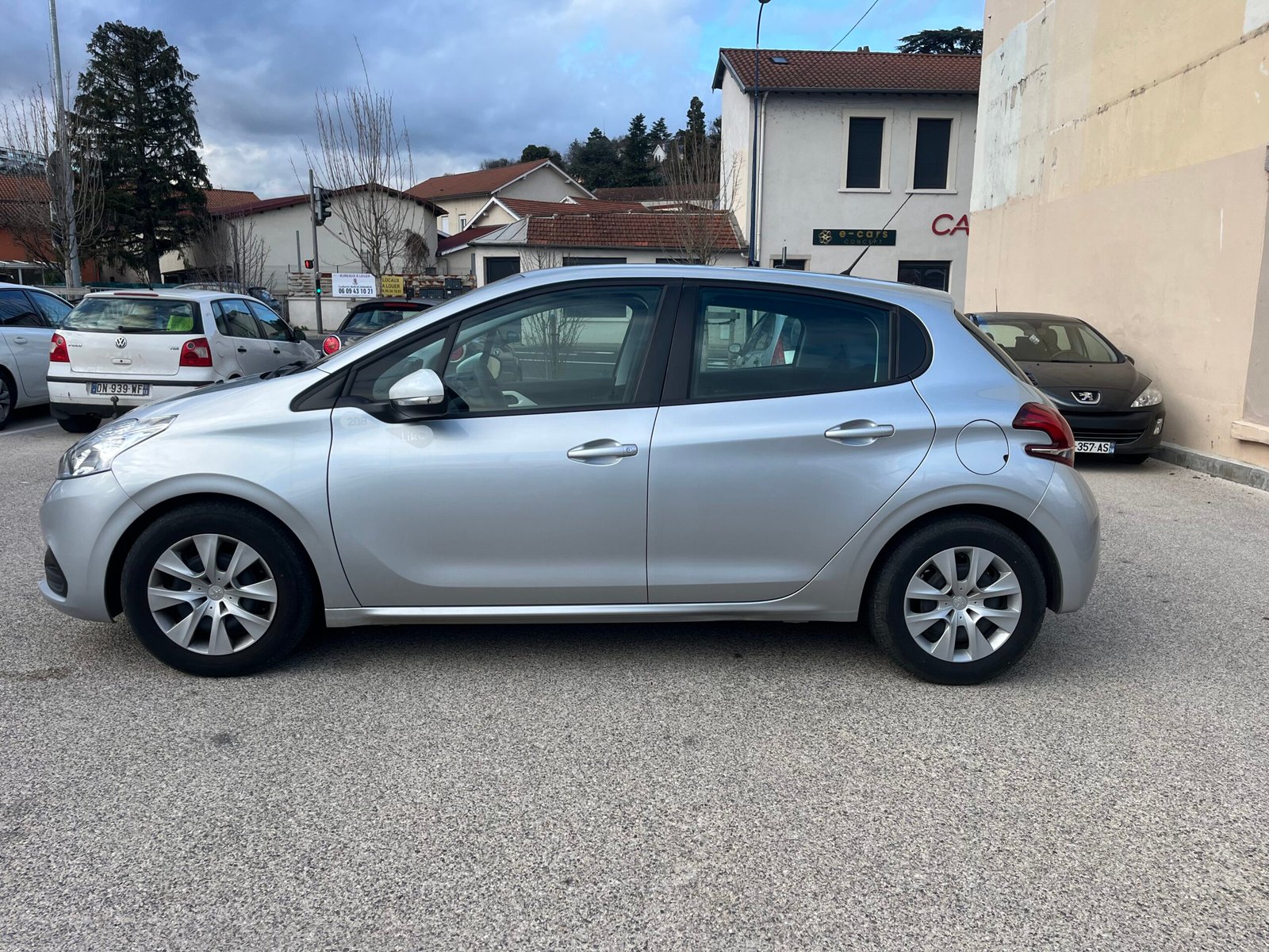 Peugeot 208 68ch Like Edition