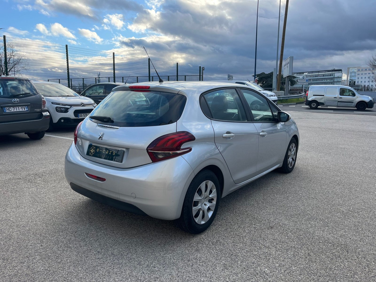 Peugeot 208 68ch Like Edition