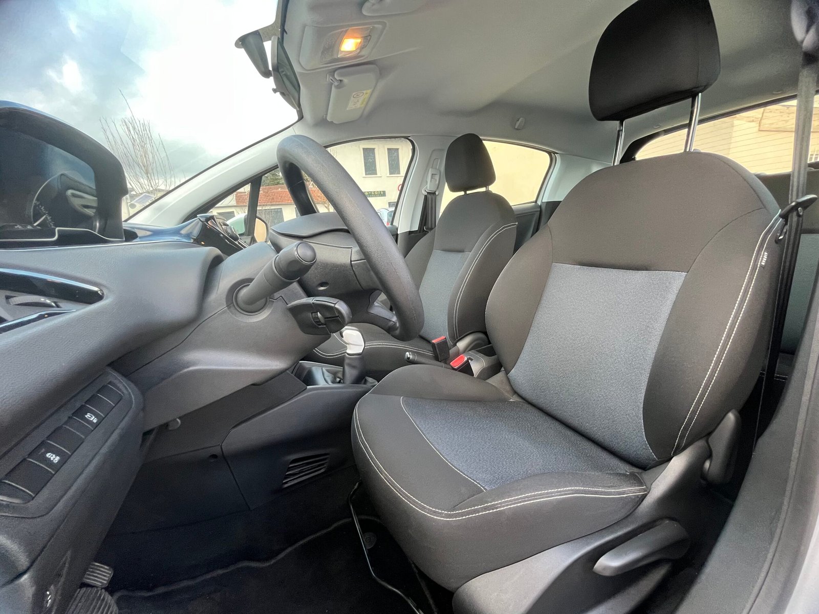 Peugeot 208 68ch Like Edition