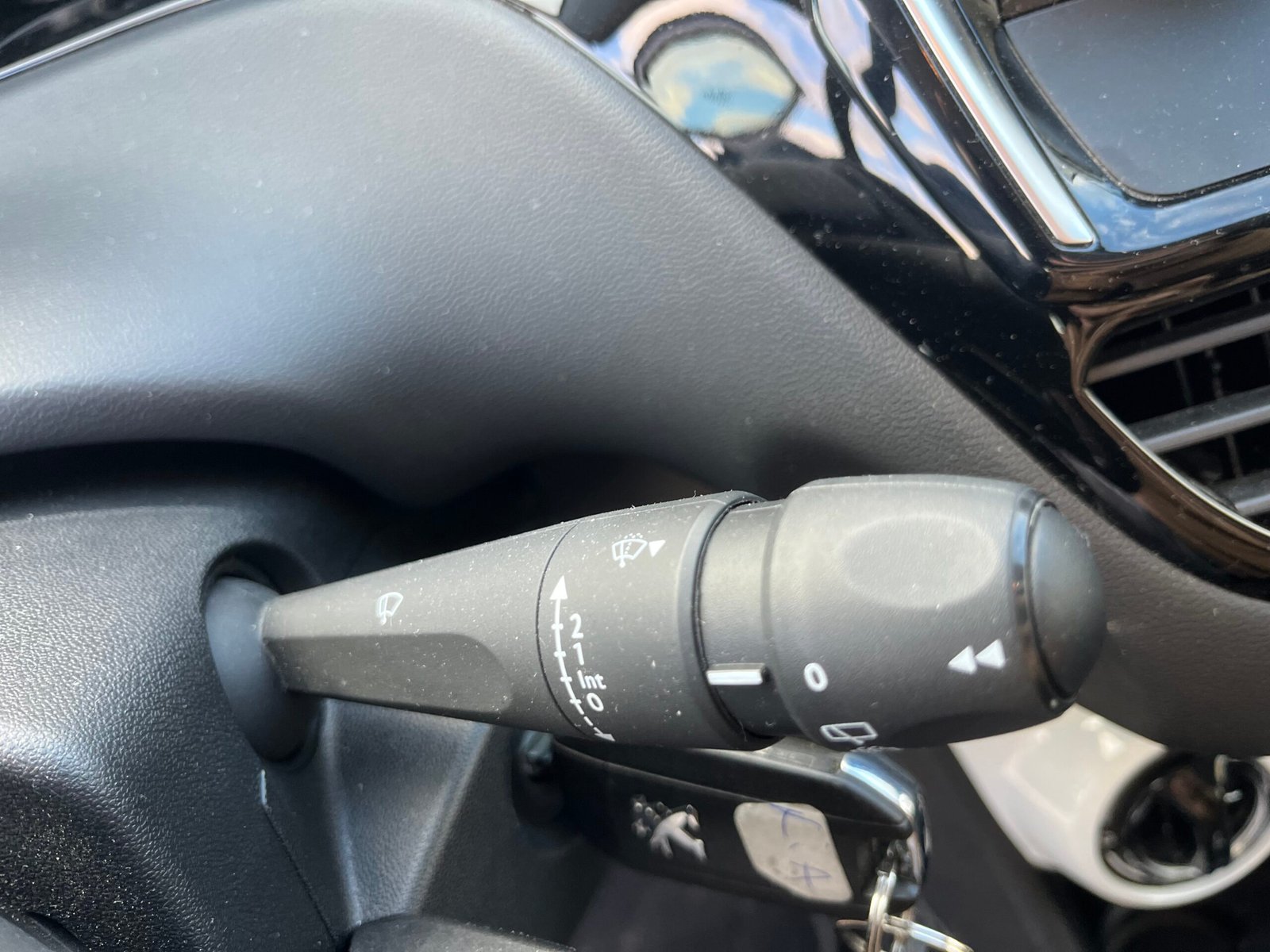 Peugeot 208 68ch Like Edition