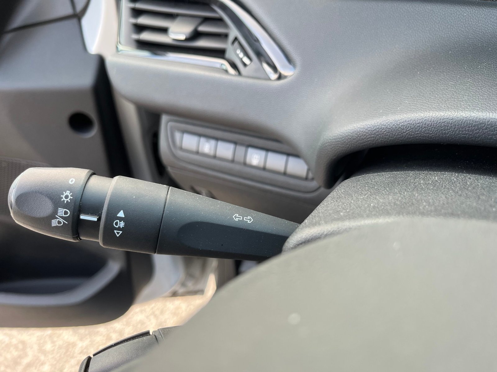 Peugeot 208 68ch Like Edition