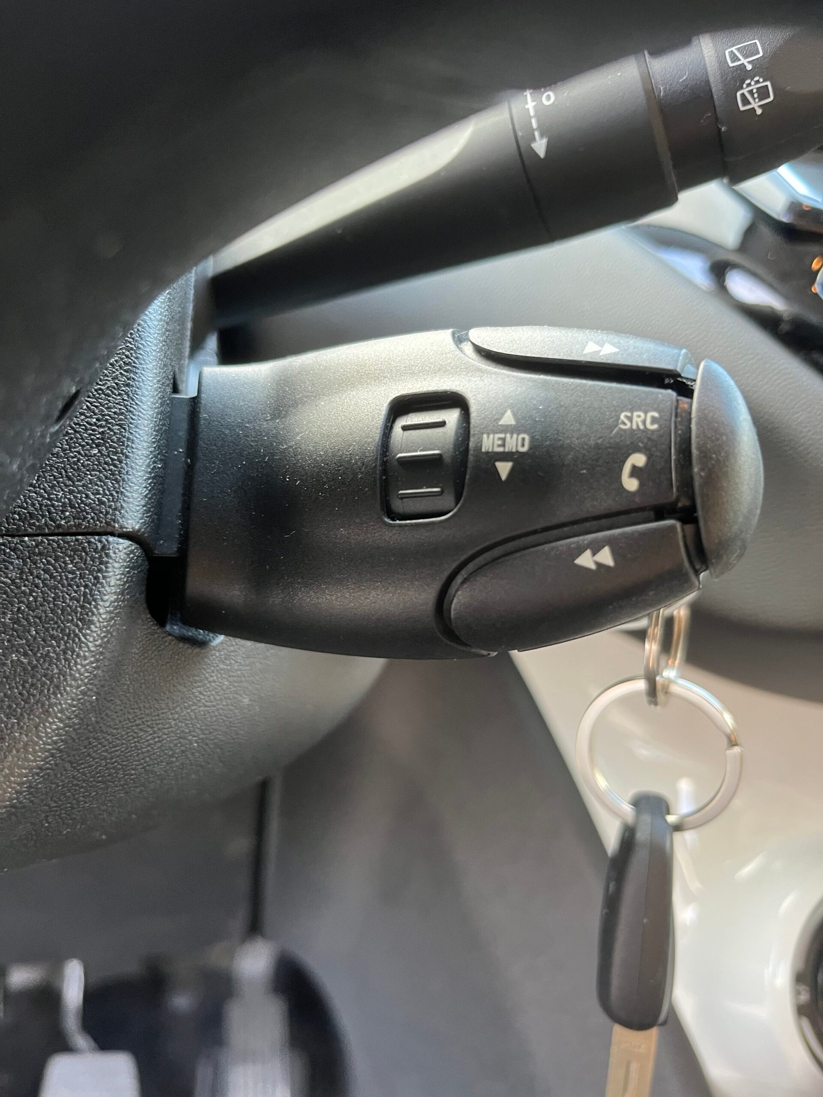 Peugeot 208 68ch Like Edition