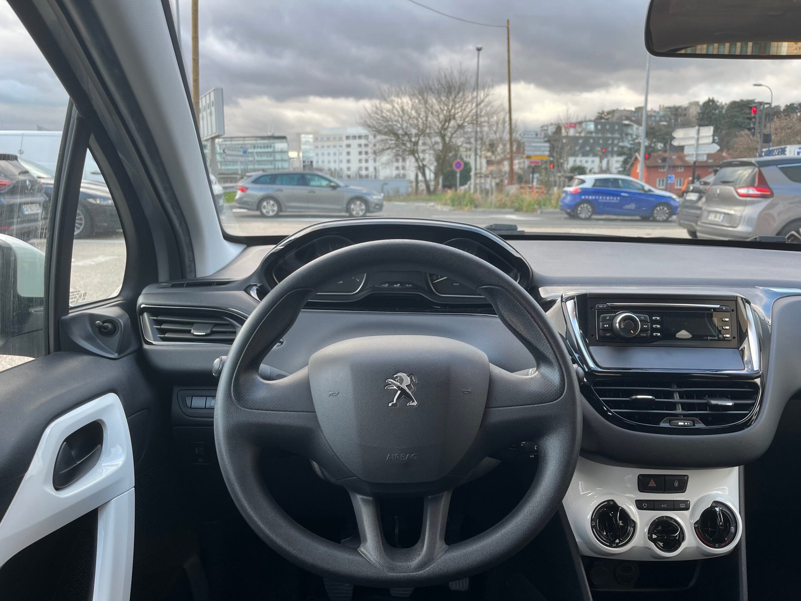 Peugeot 208 68ch Like Edition