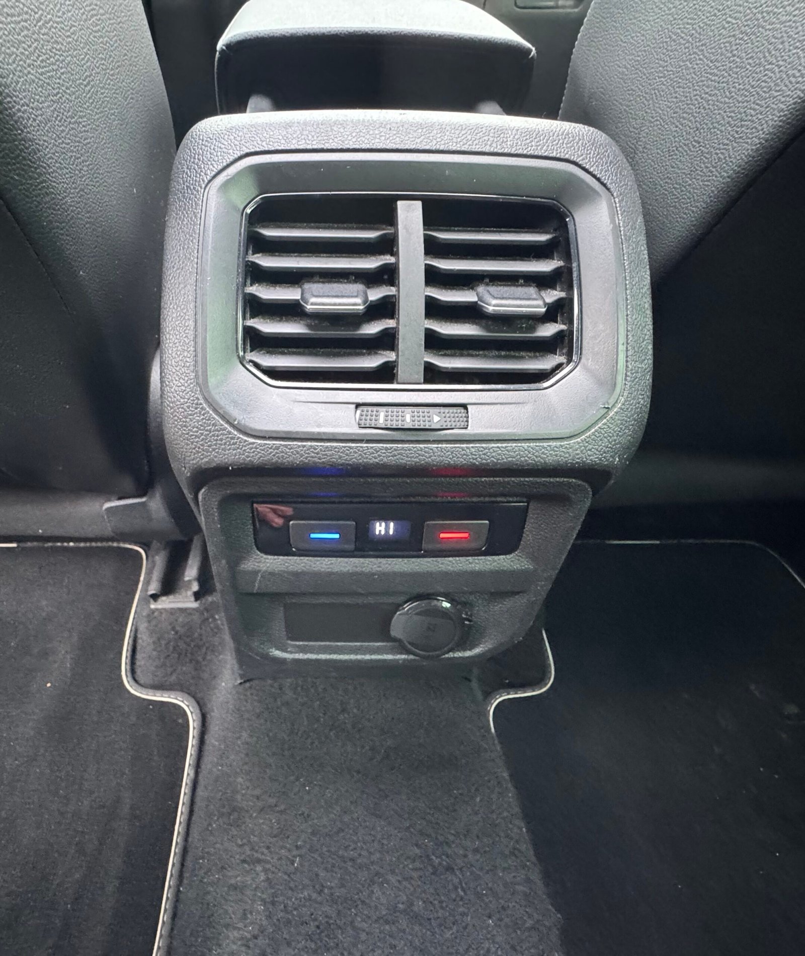 VOLKSWAGEN Tiguan (II) Phase 2 2.0 TDi DSG7 150 ch finition ” R Line “