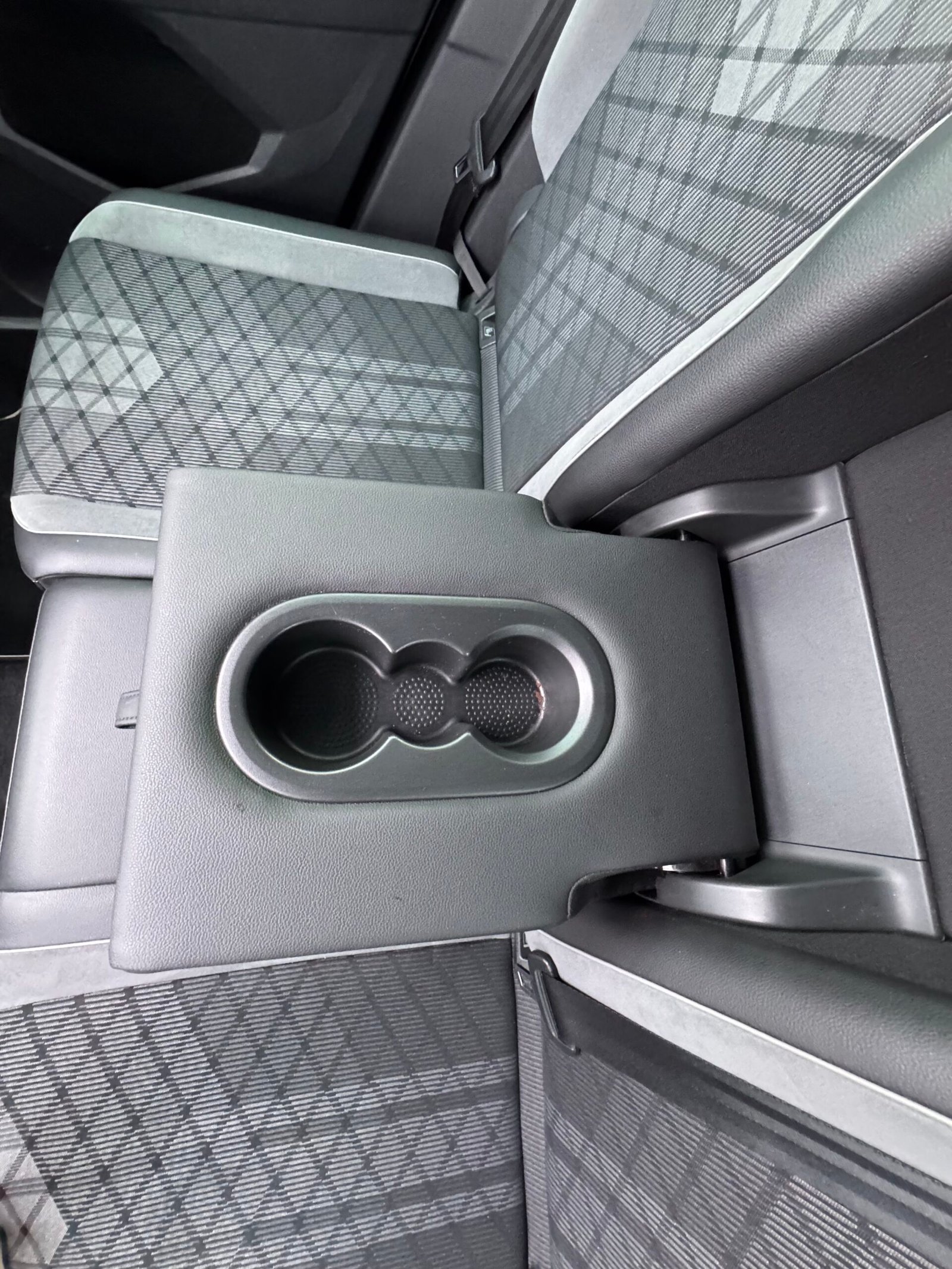 VOLKSWAGEN Tiguan (II) Phase 2 2.0 TDi DSG7 150 ch finition ” R Line “