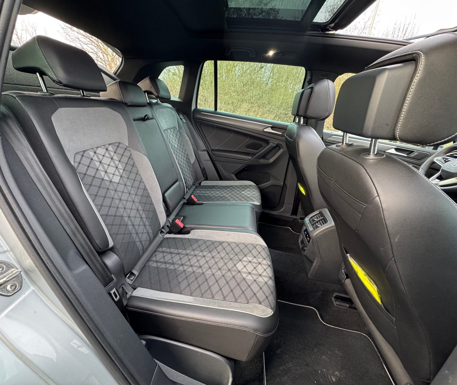 VOLKSWAGEN Tiguan (II) Phase 2 2.0 TDi DSG7 150 ch finition ” R Line “