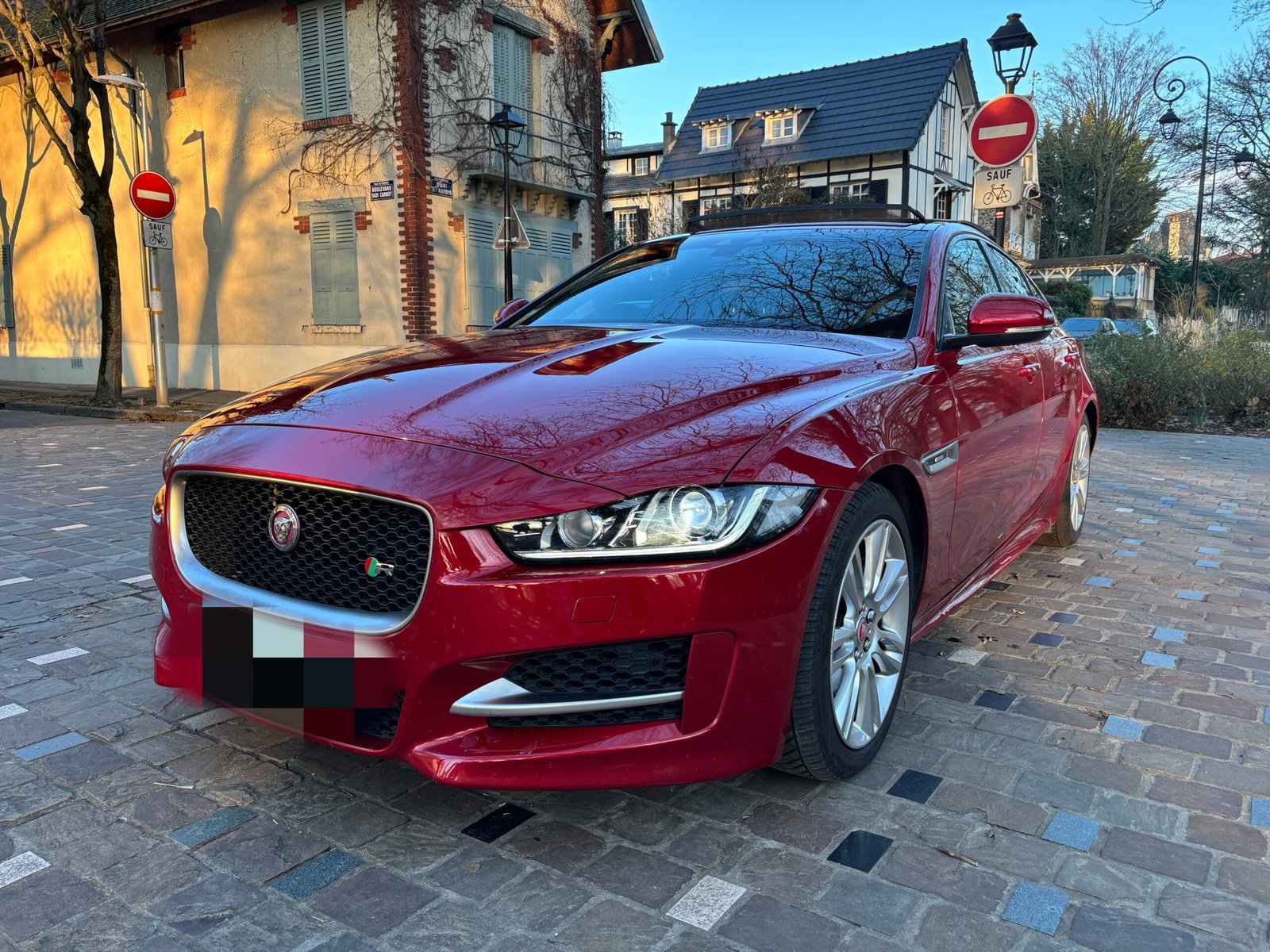 JAGUAR XE Berline 2.0 180ch “R sport”