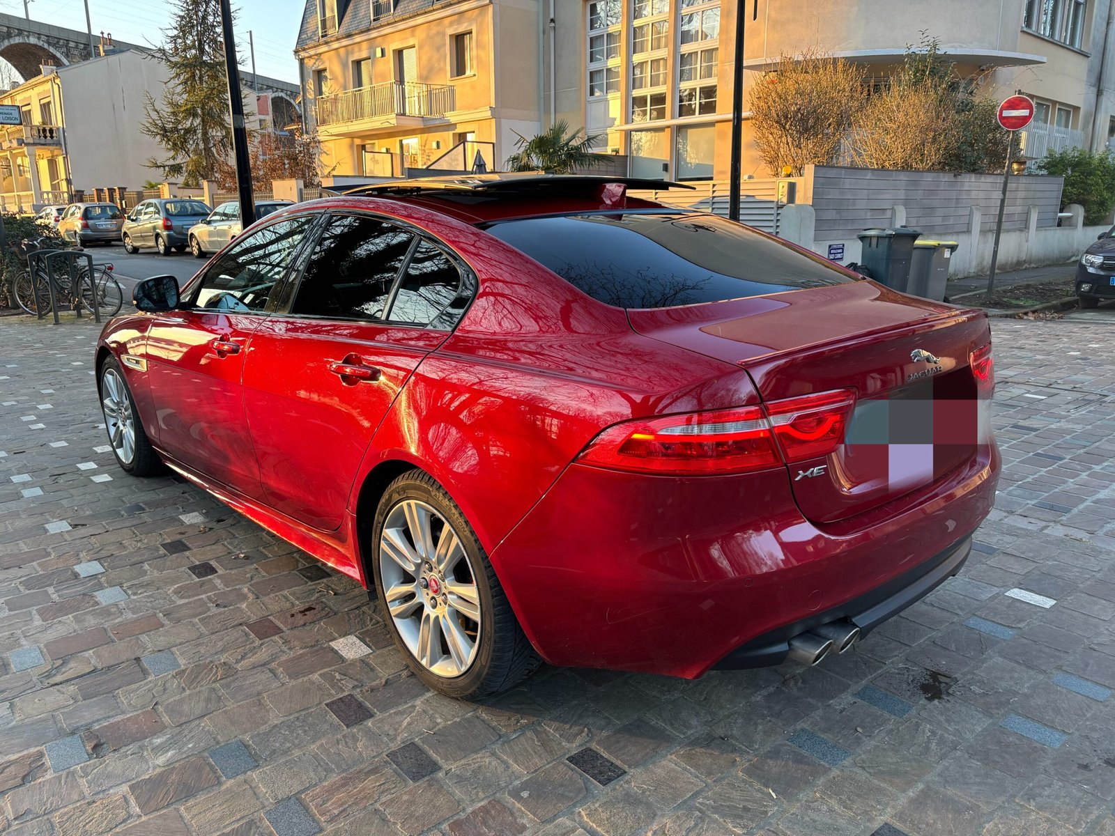 JAGUAR XE Berline 2.0 180ch “R sport”