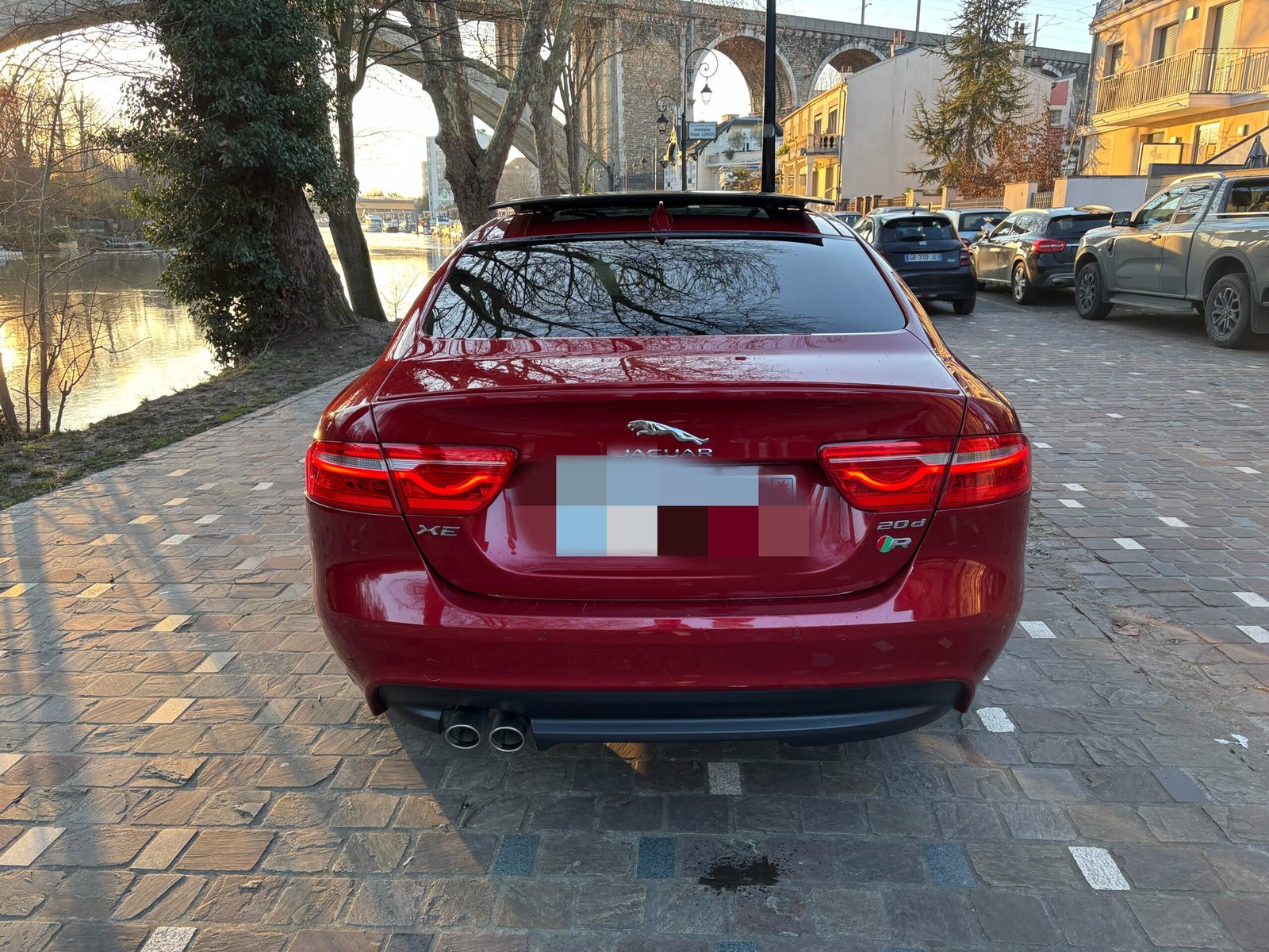 JAGUAR XE Berline 2.0 180ch “R sport”
