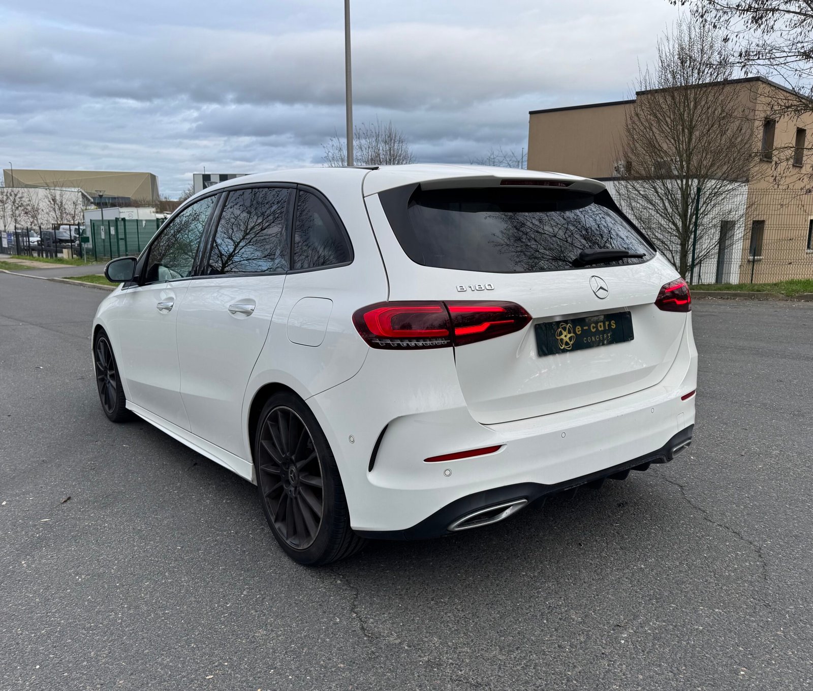 MERCEDES Classe B (W247) 180 7G-DCT 136 ch« AMG LINE »