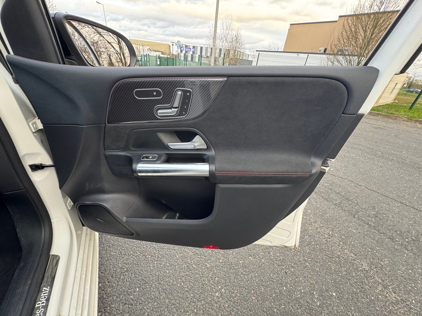 MERCEDES Classe B (W247) 180 7G-DCT 136 ch« AMG LINE »