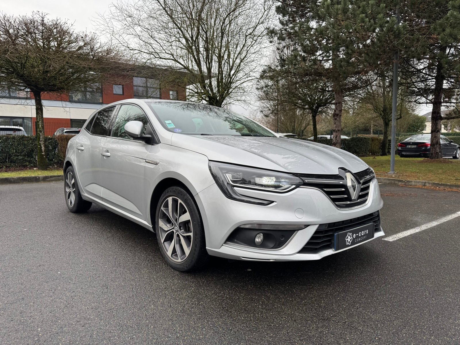 RENAULT Mégane IV Hatchback 1.2 TCe INTENS 16V EDC7 130 cv Boîte auto