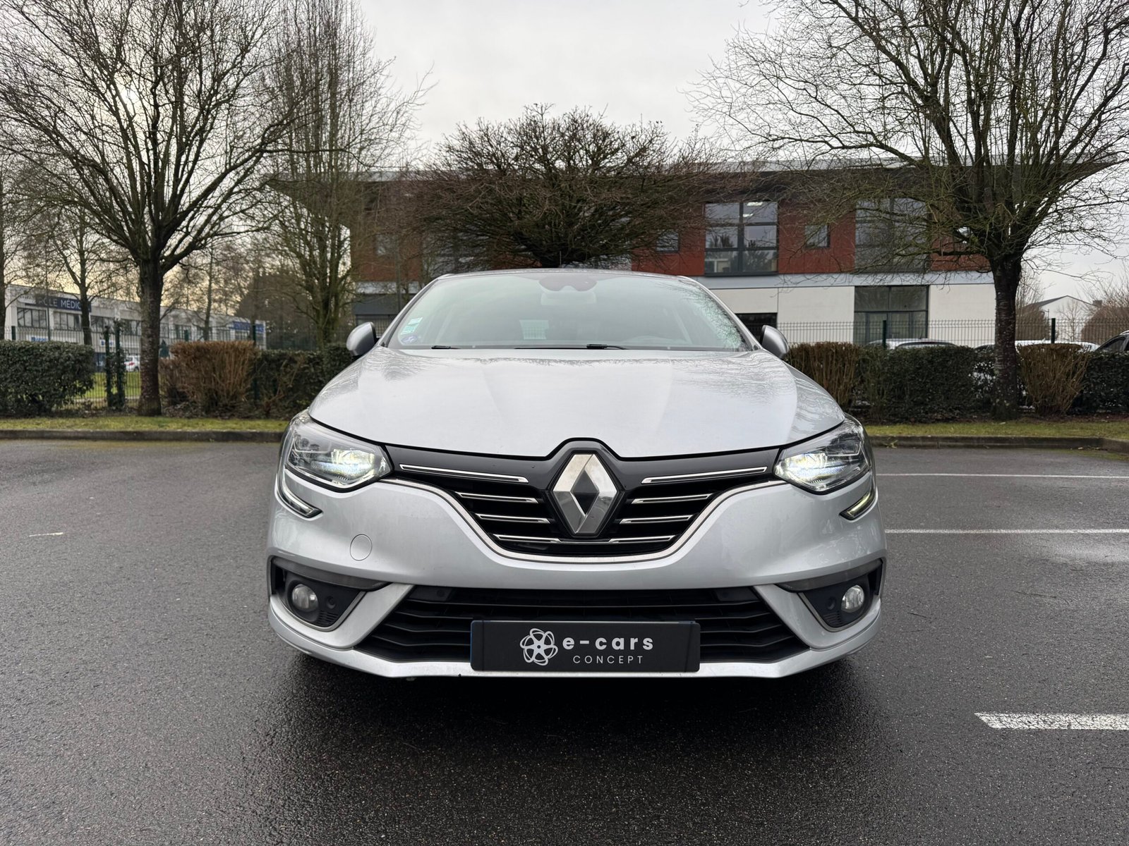 RENAULT Mégane IV Hatchback 1.2 TCe INTENS 16V EDC7 130 cv Boîte auto