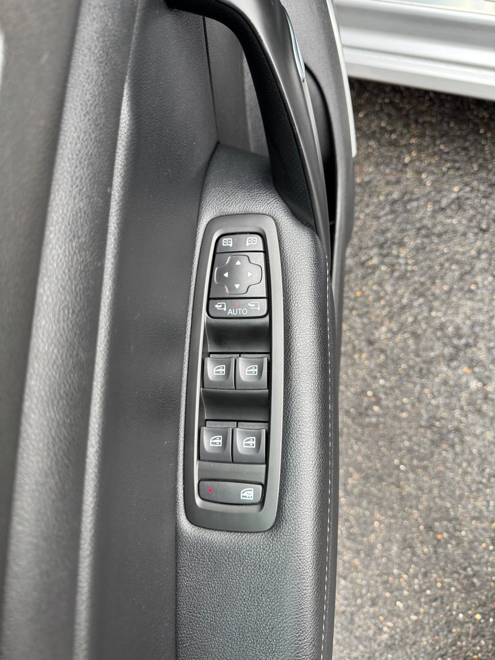 RENAULT Mégane IV Hatchback 1.2 TCe INTENS 16V EDC7 130 cv Boîte auto