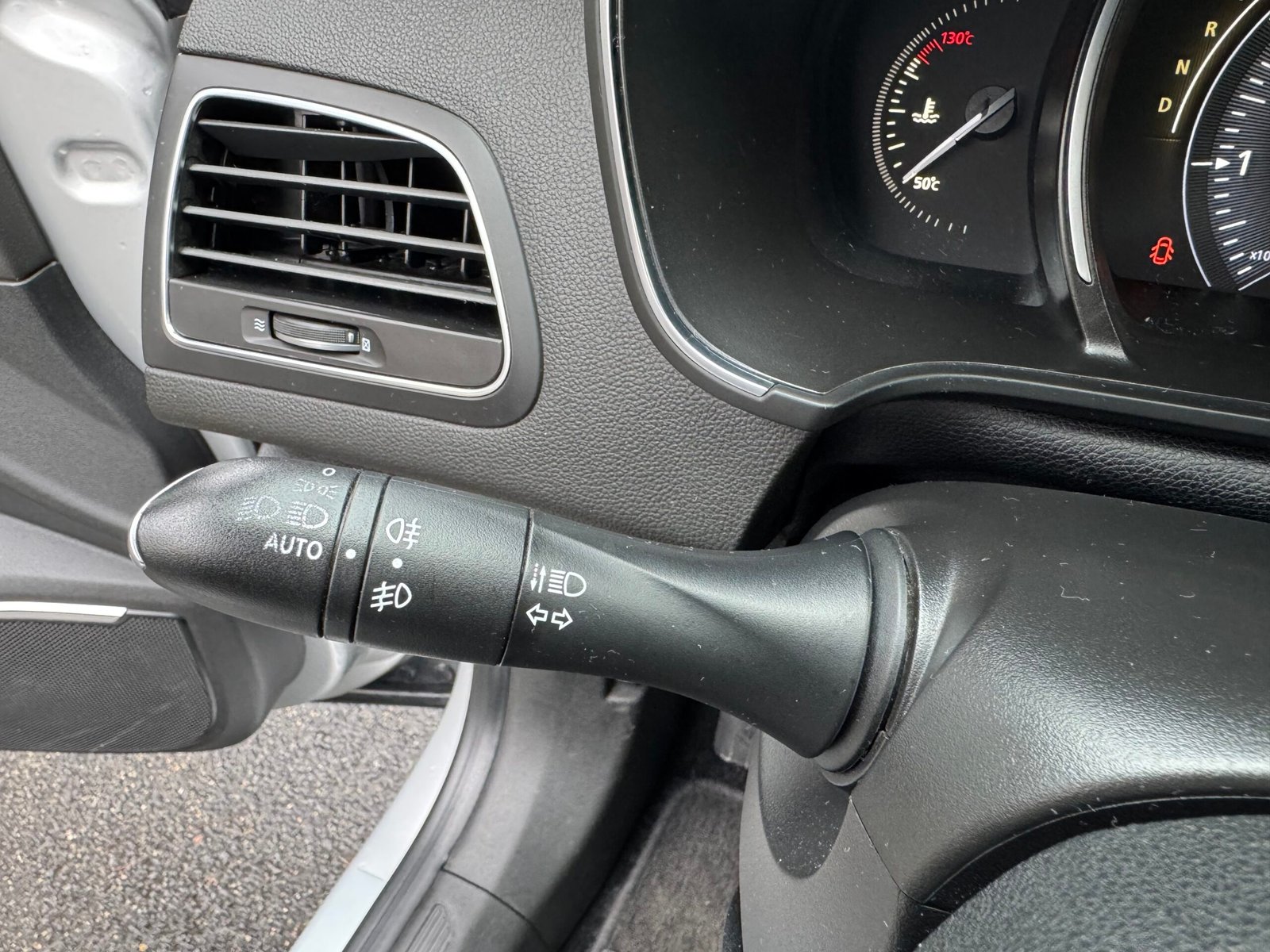 RENAULT Mégane IV Hatchback 1.2 TCe INTENS 16V EDC7 130 cv Boîte auto