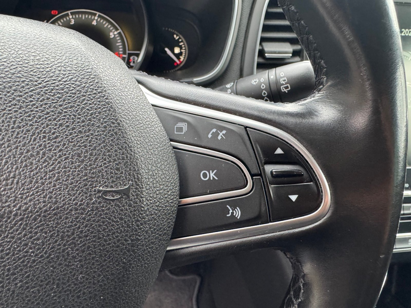 RENAULT Mégane IV Hatchback 1.2 TCe INTENS 16V EDC7 130 cv Boîte auto