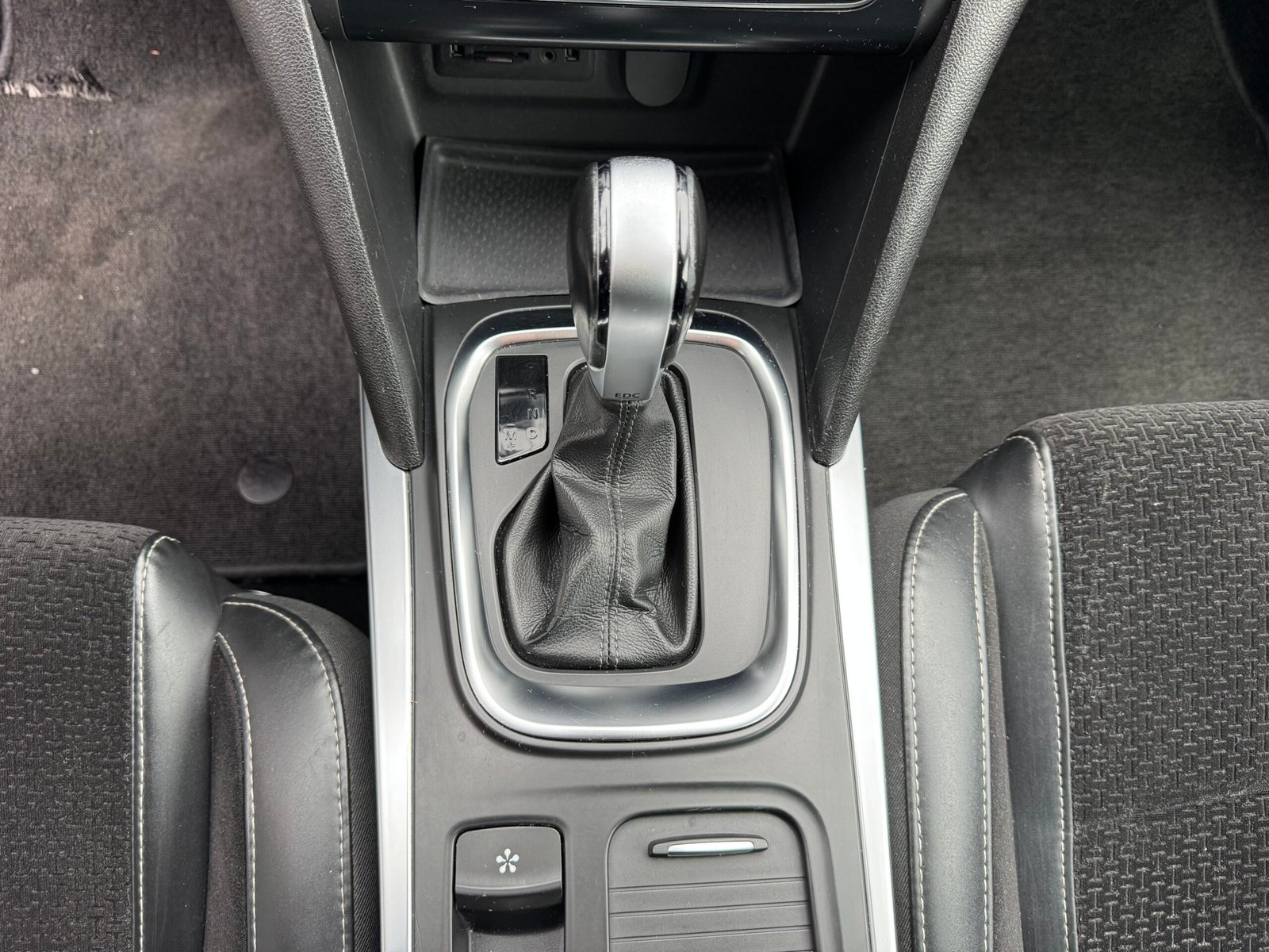 RENAULT Mégane IV Hatchback 1.2 TCe INTENS 16V EDC7 130 cv Boîte auto