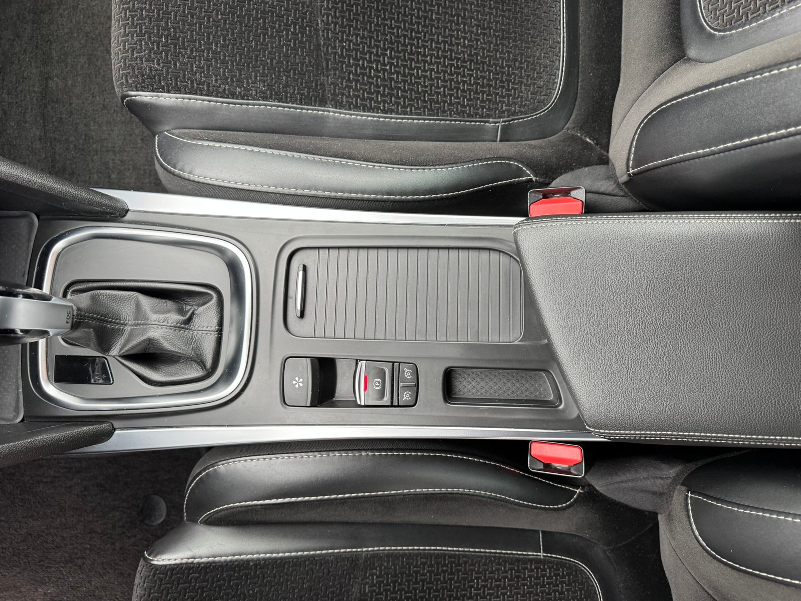 RENAULT Mégane IV Hatchback 1.2 TCe INTENS 16V EDC7 130 cv Boîte auto