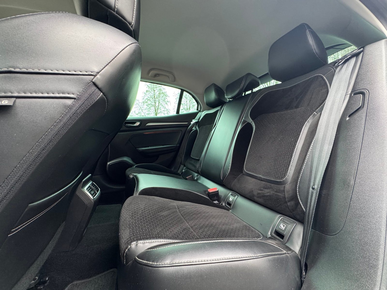 RENAULT Mégane IV Hatchback 1.2 TCe INTENS 16V EDC7 130 cv Boîte auto