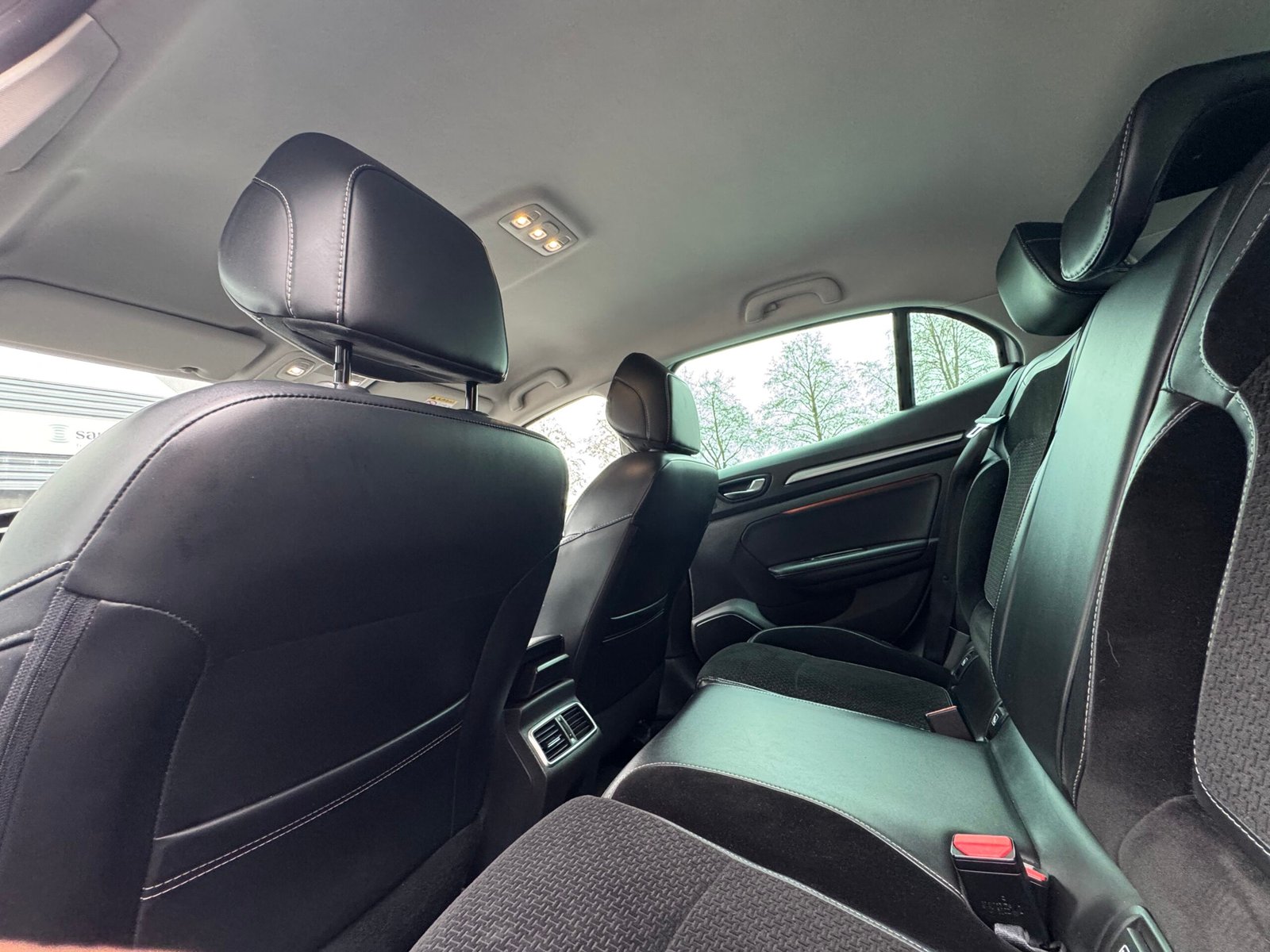 RENAULT Mégane IV Hatchback 1.2 TCe INTENS 16V EDC7 130 cv Boîte auto