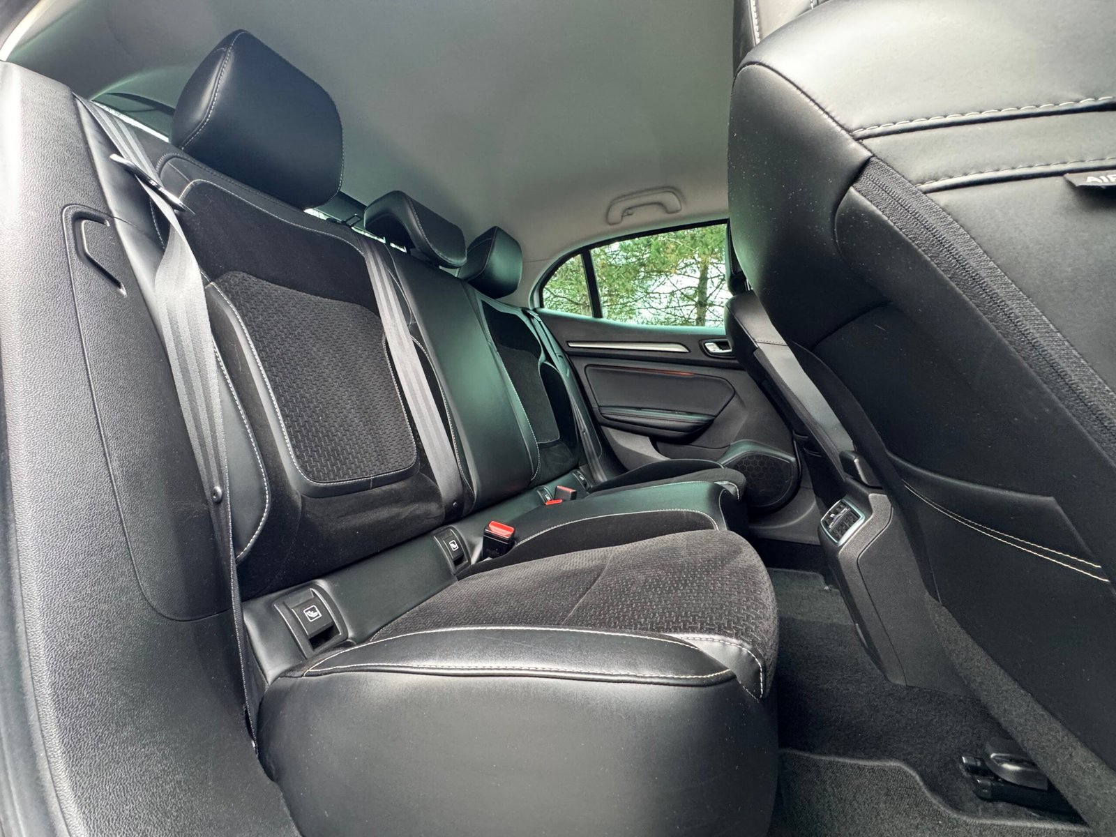 RENAULT Mégane IV Hatchback 1.2 TCe INTENS 16V EDC7 130 cv Boîte auto