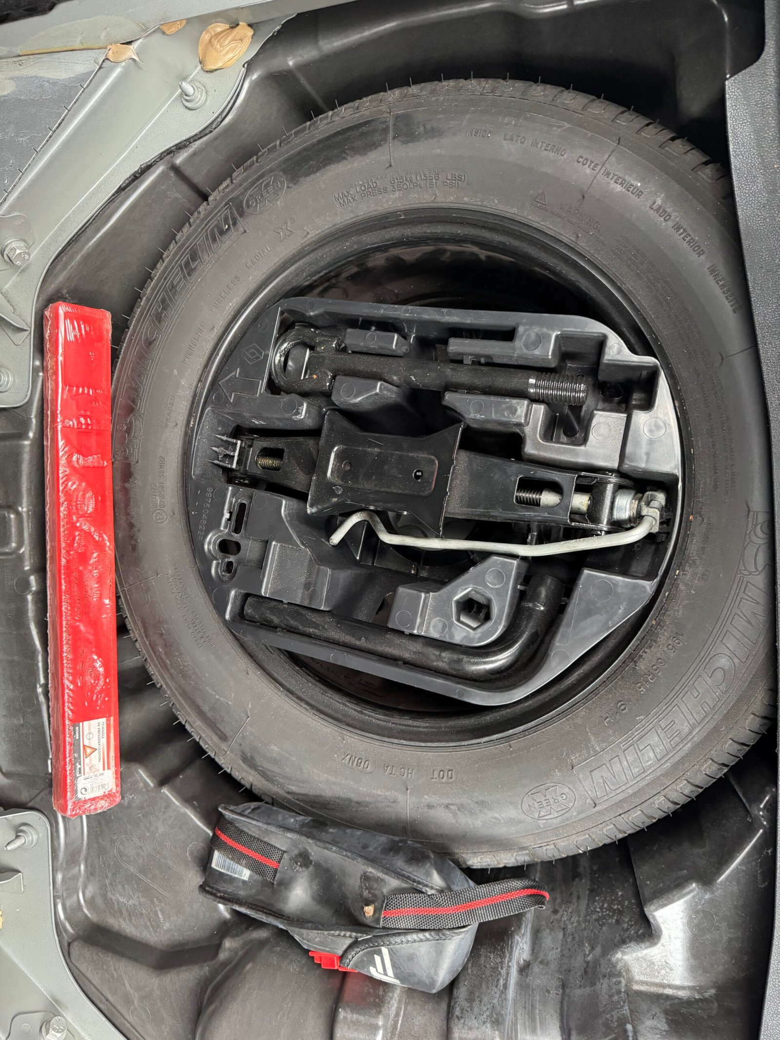 RENAULT Mégane IV Hatchback 1.2 TCe INTENS 16V EDC7 130 cv Boîte auto