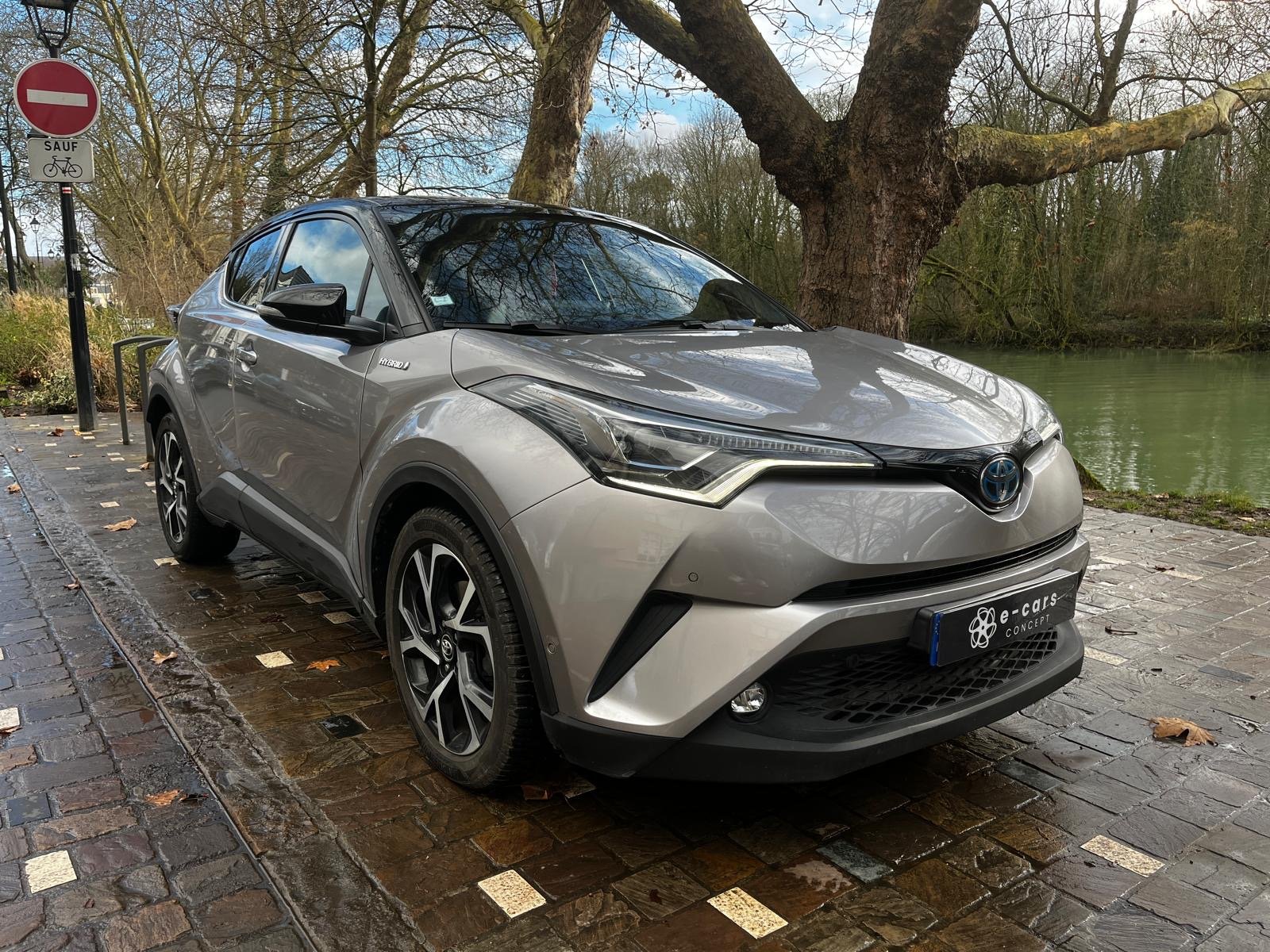 TOYOTA C-HR 1.8 VVT-i Hybrid 122ch “Graphic Pack Premium”