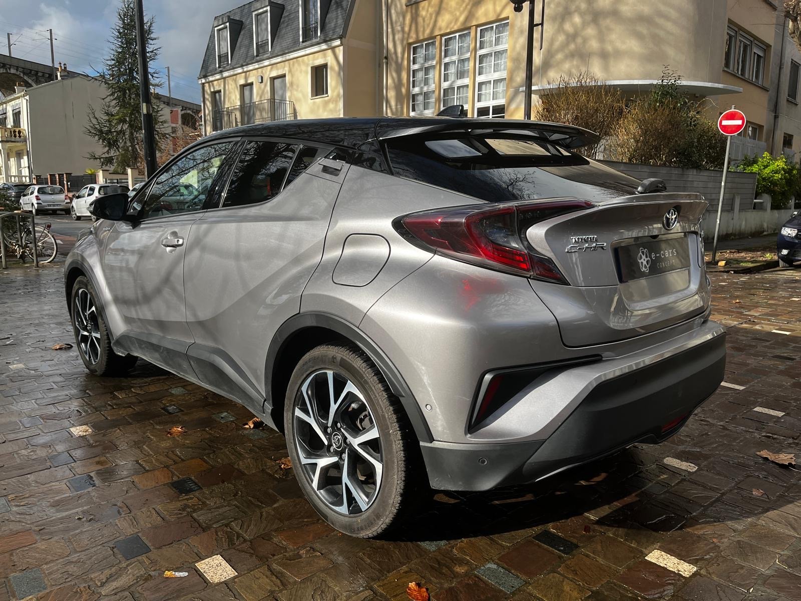 TOYOTA C-HR 1.8 VVT-i Hybrid 122ch “Graphic Pack Premium”
