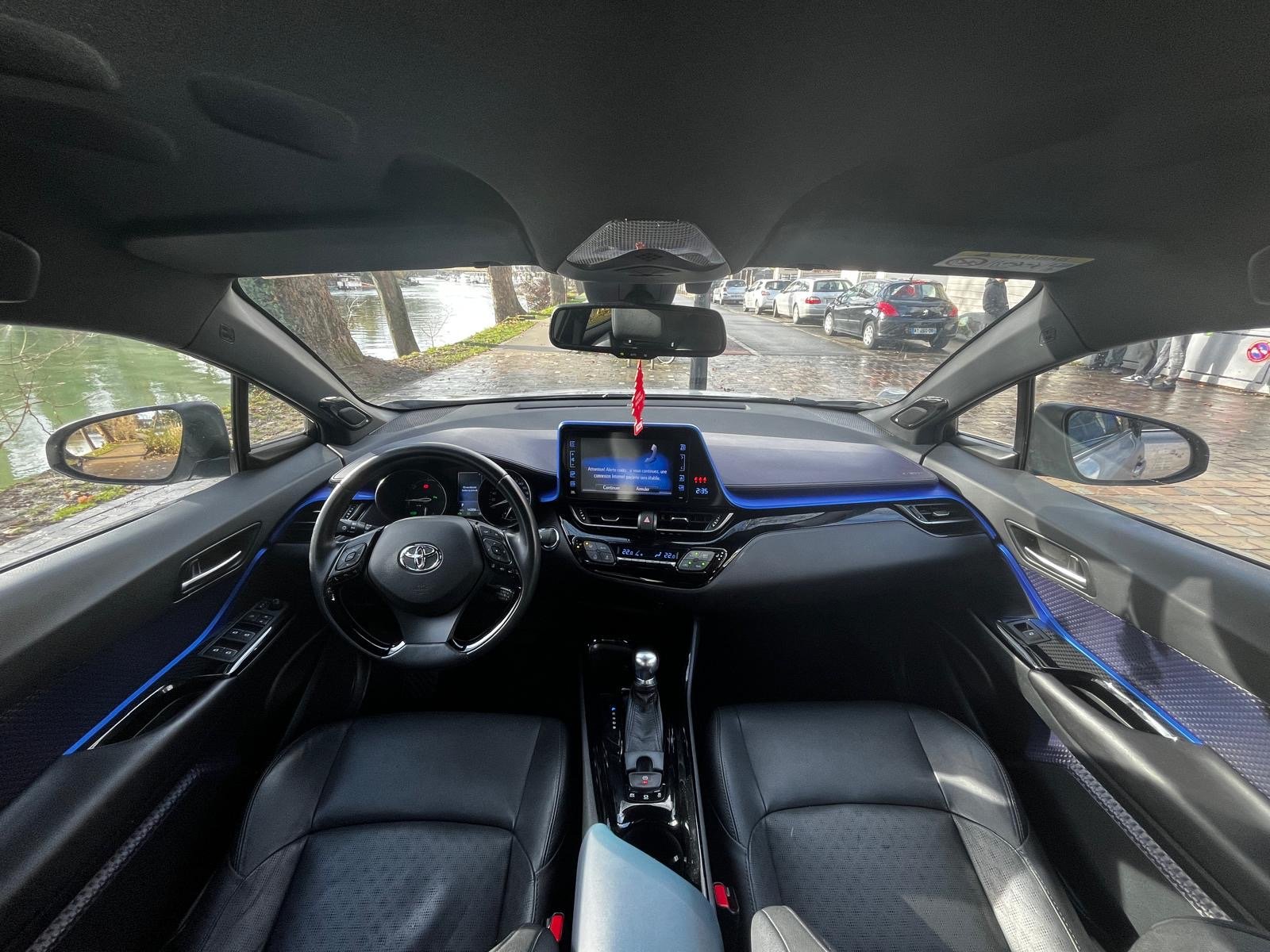 TOYOTA C-HR 1.8 VVT-i Hybrid 122ch “Graphic Pack Premium”