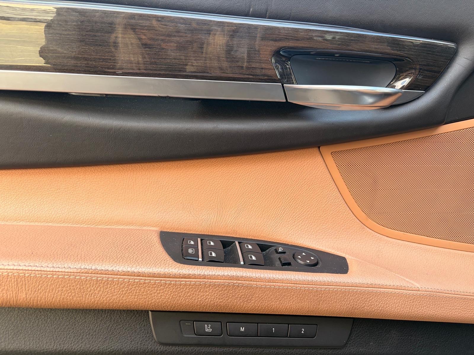 BMW Série 7 (F01) Berline 750i 4.4 i V8 32V Steptronic-6 407 cv Boîte auto