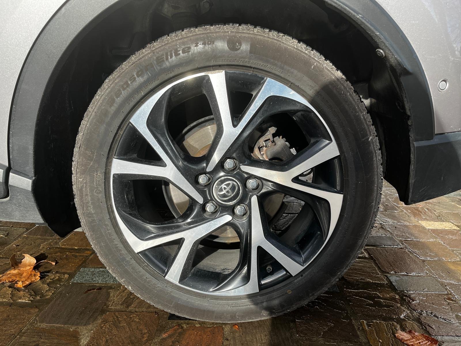 TOYOTA C-HR 1.8 VVT-i Hybrid 122ch “Graphic Pack Premium”