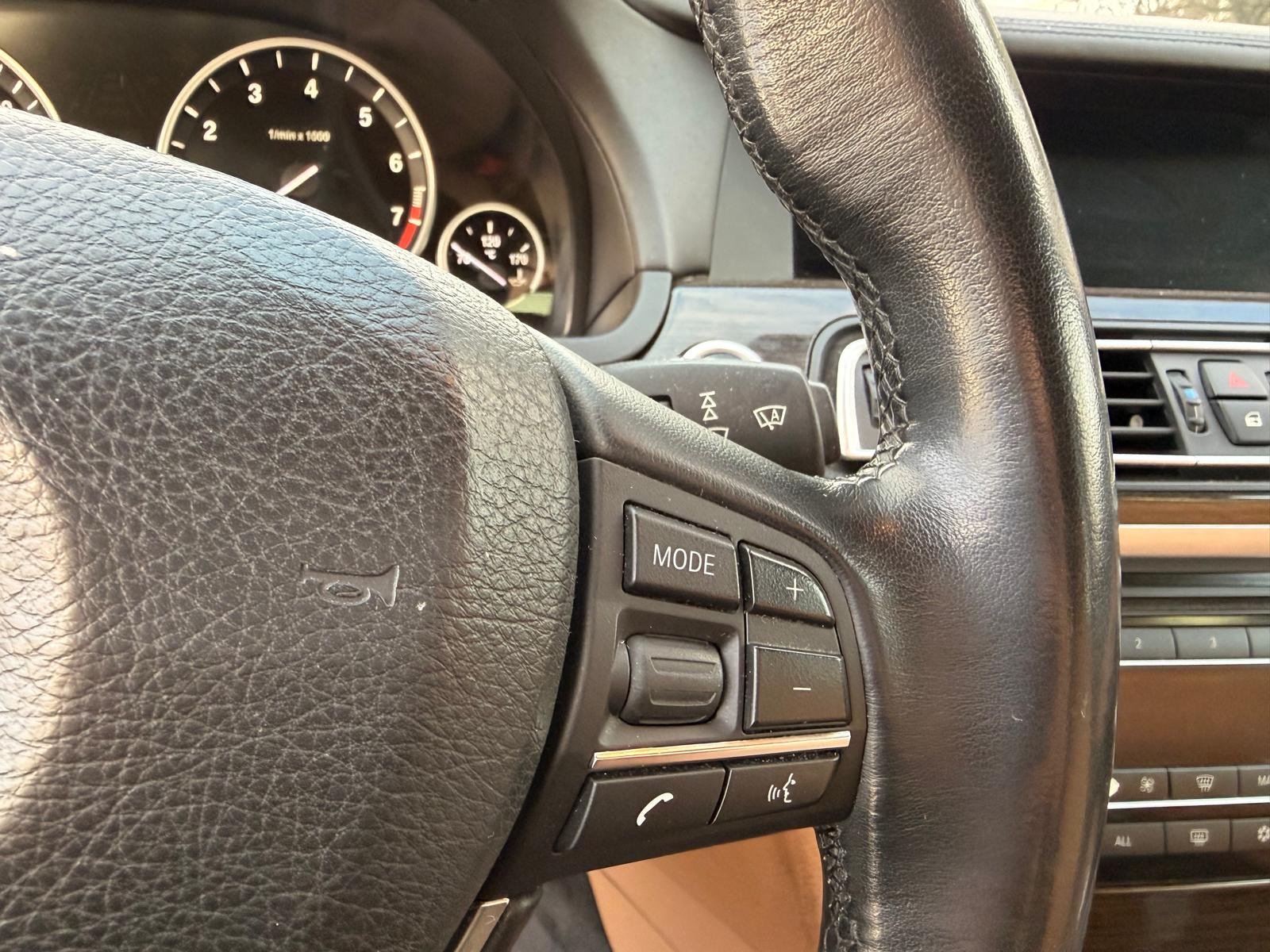 BMW Série 7 (F01) Berline 750i 4.4 i V8 32V Steptronic-6 407 cv Boîte auto