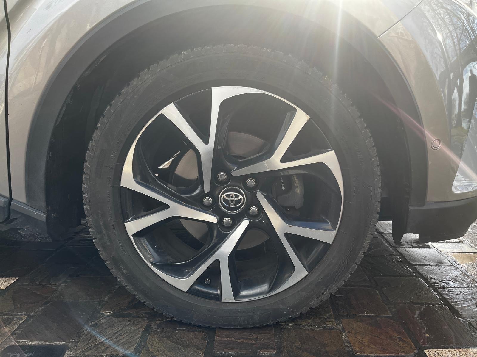 TOYOTA C-HR 1.8 VVT-i Hybrid 122ch “Graphic Pack Premium”