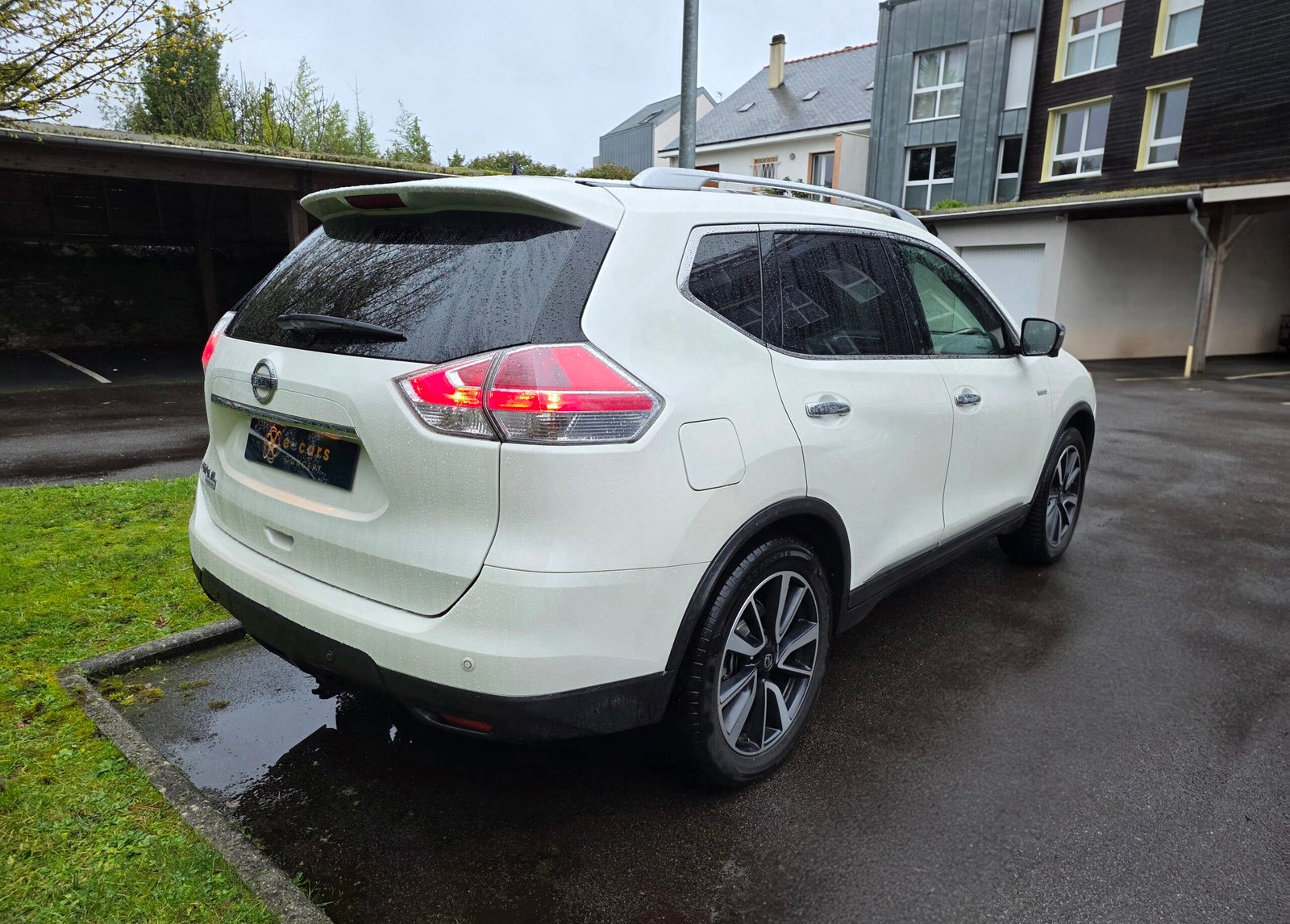 NISSAN X-TRAIL III Phase 1 – 1.6 DIG-T 163ch “White Edition” (7 Places)