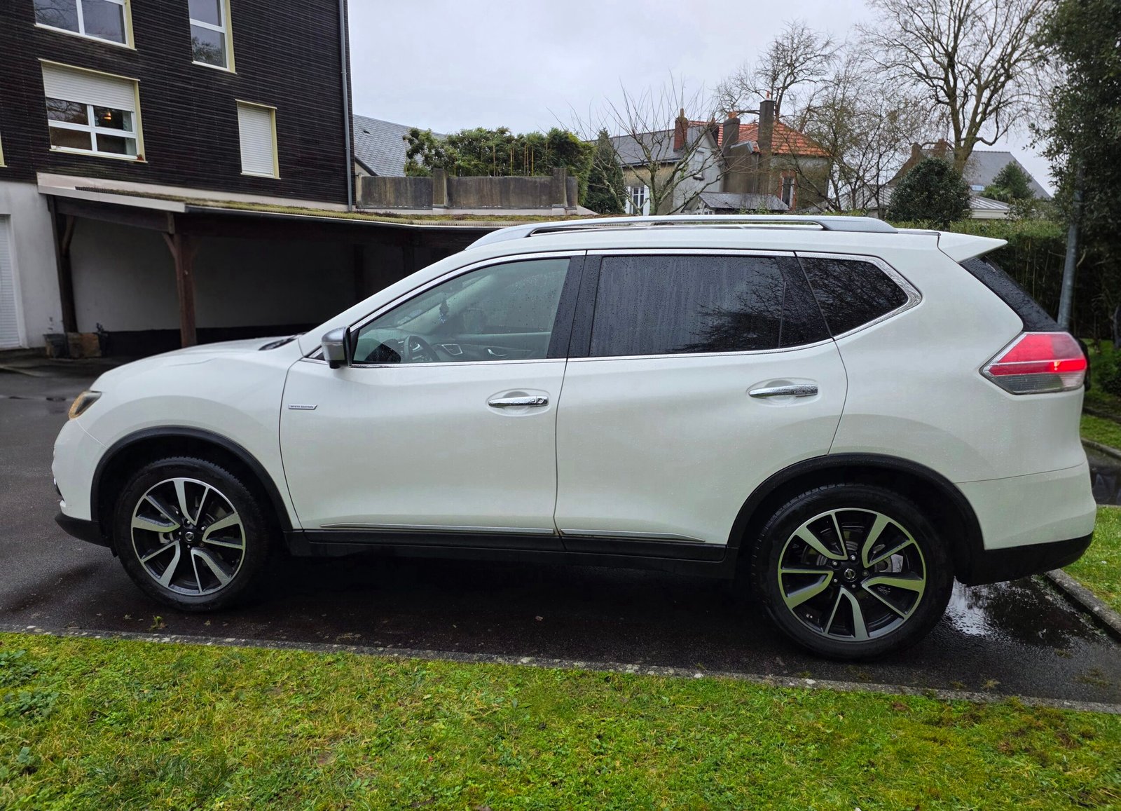 NISSAN X-TRAIL III Phase 1 – 1.6 DIG-T 163ch “White Edition” (7 Places)